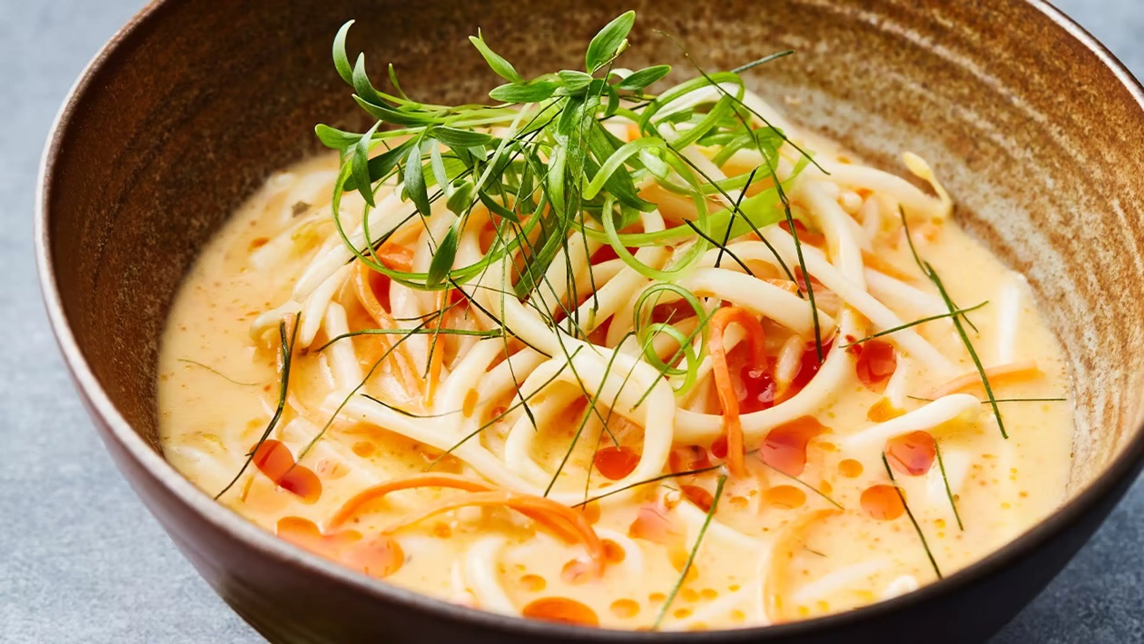 Thaise Curry Soep Met Udon Noedels