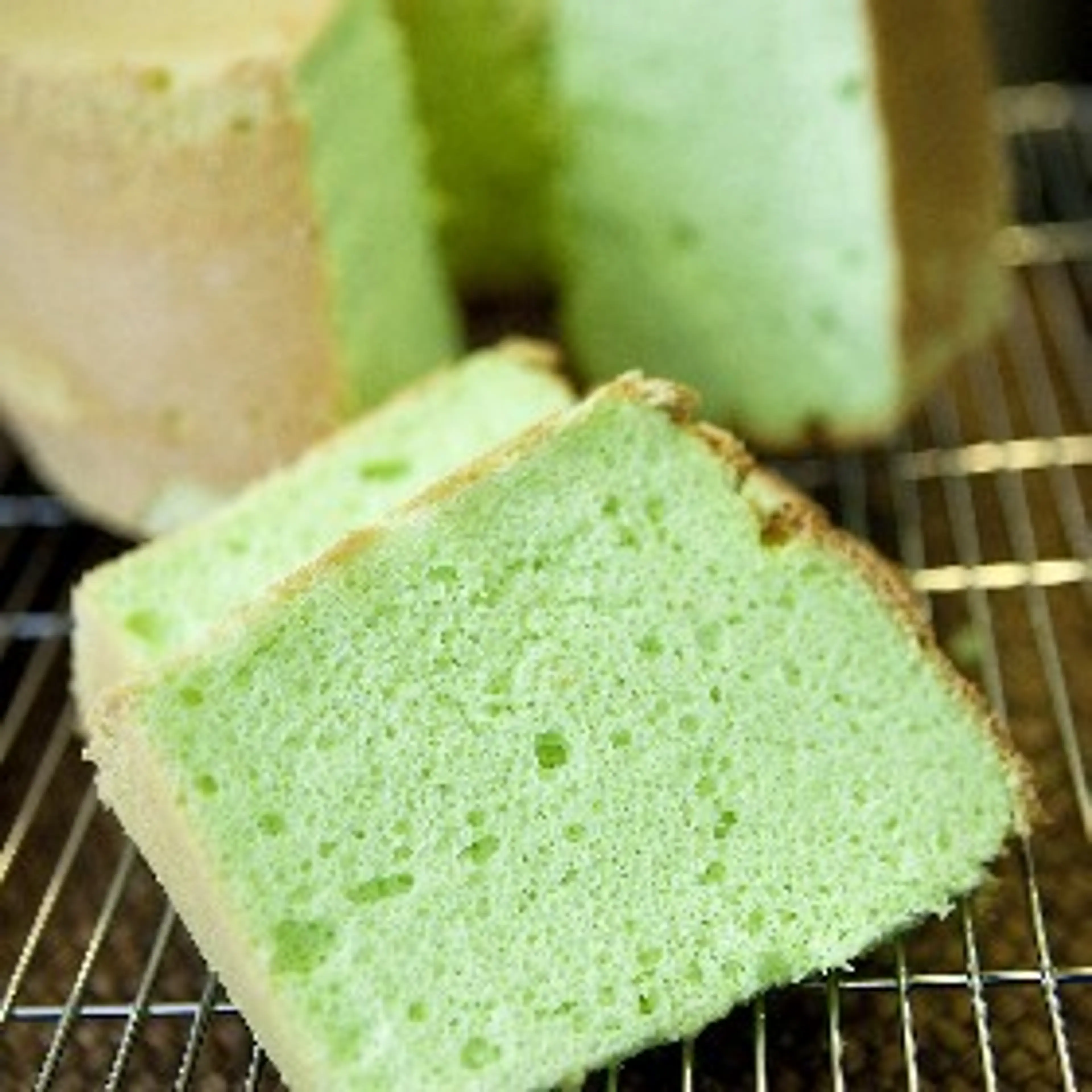 Pandan Chiffon Cake