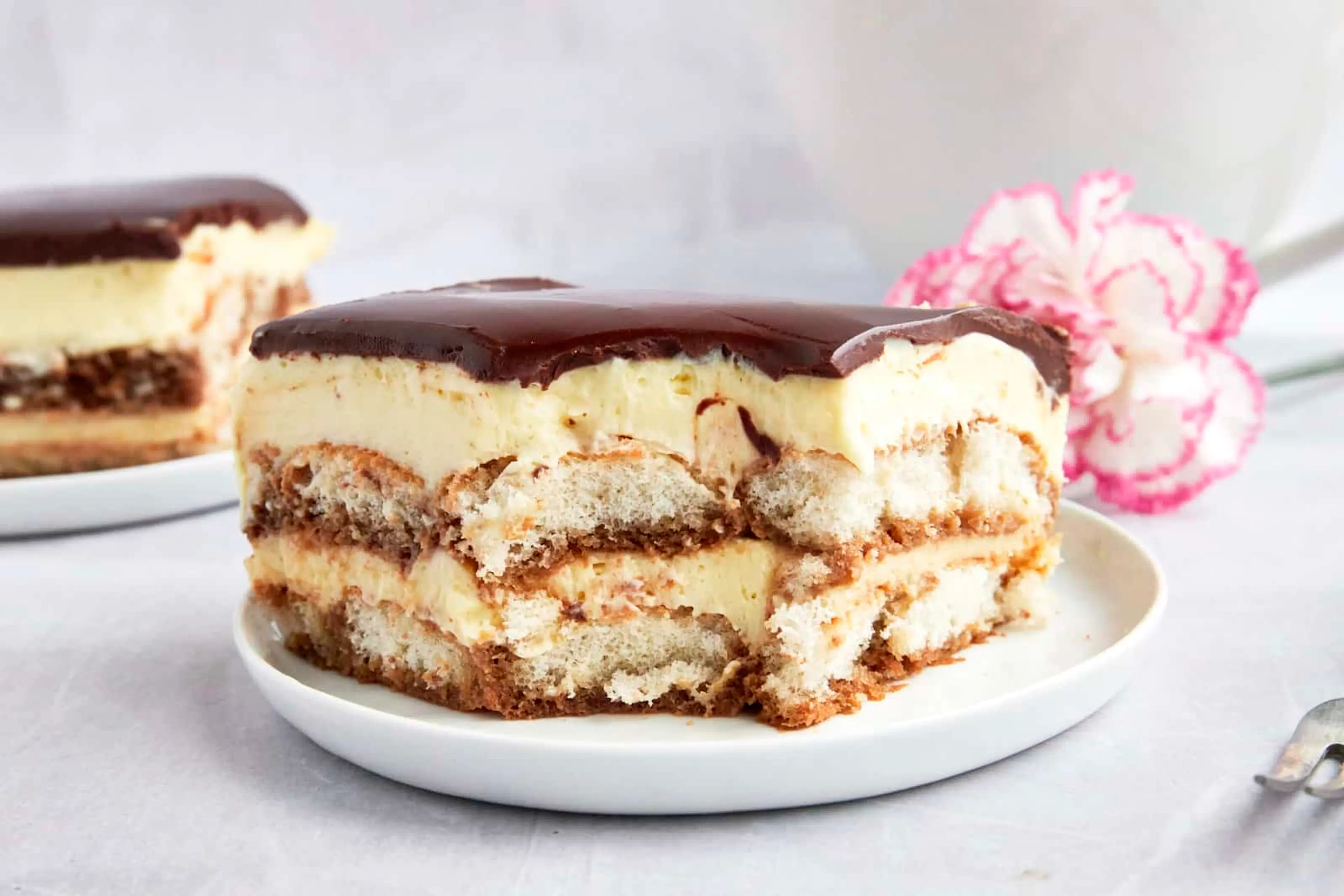 Easy Tiramisu Eclair Cake