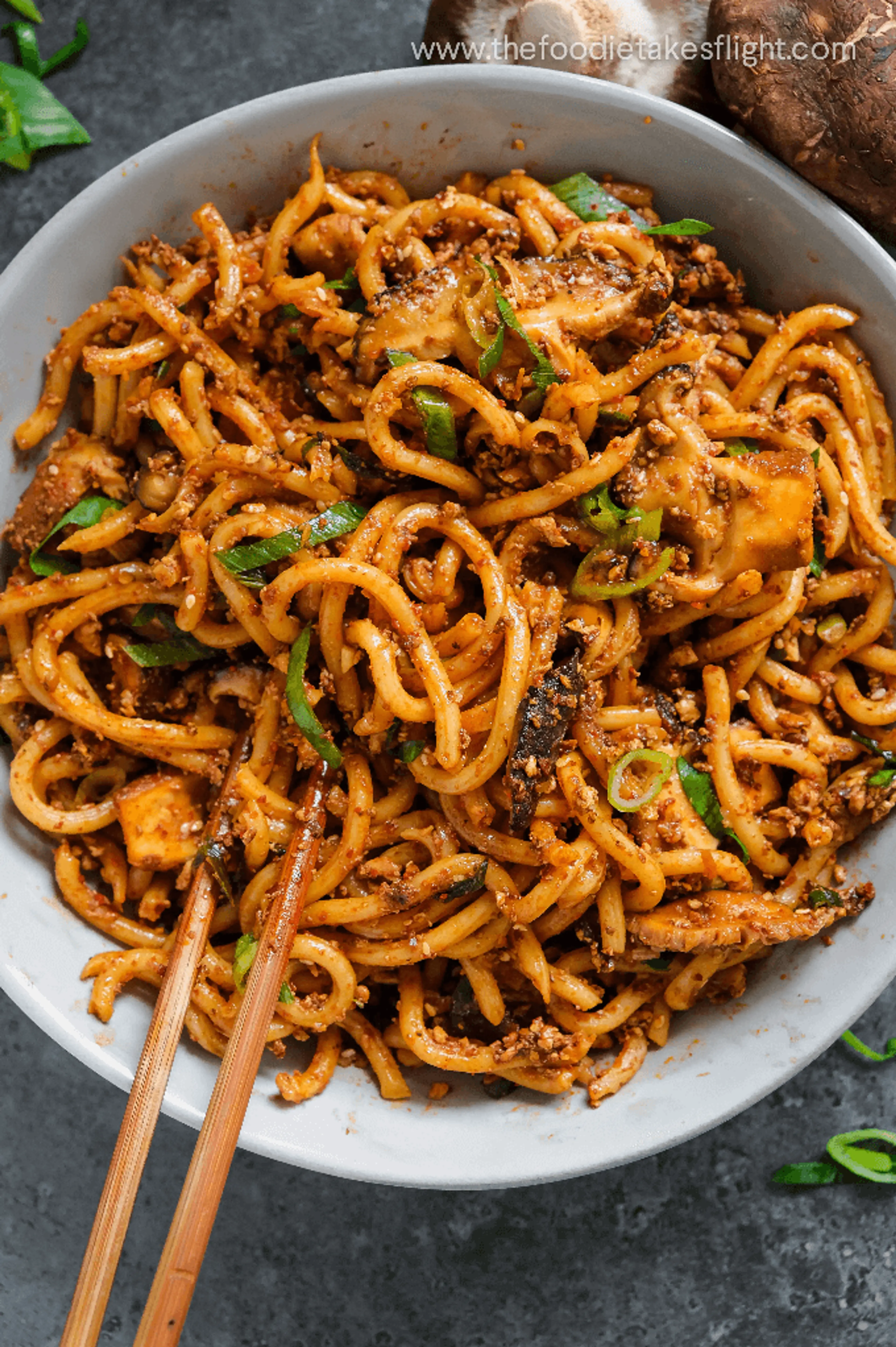 Stir-Fried Spicy Garlic Udon Noodles