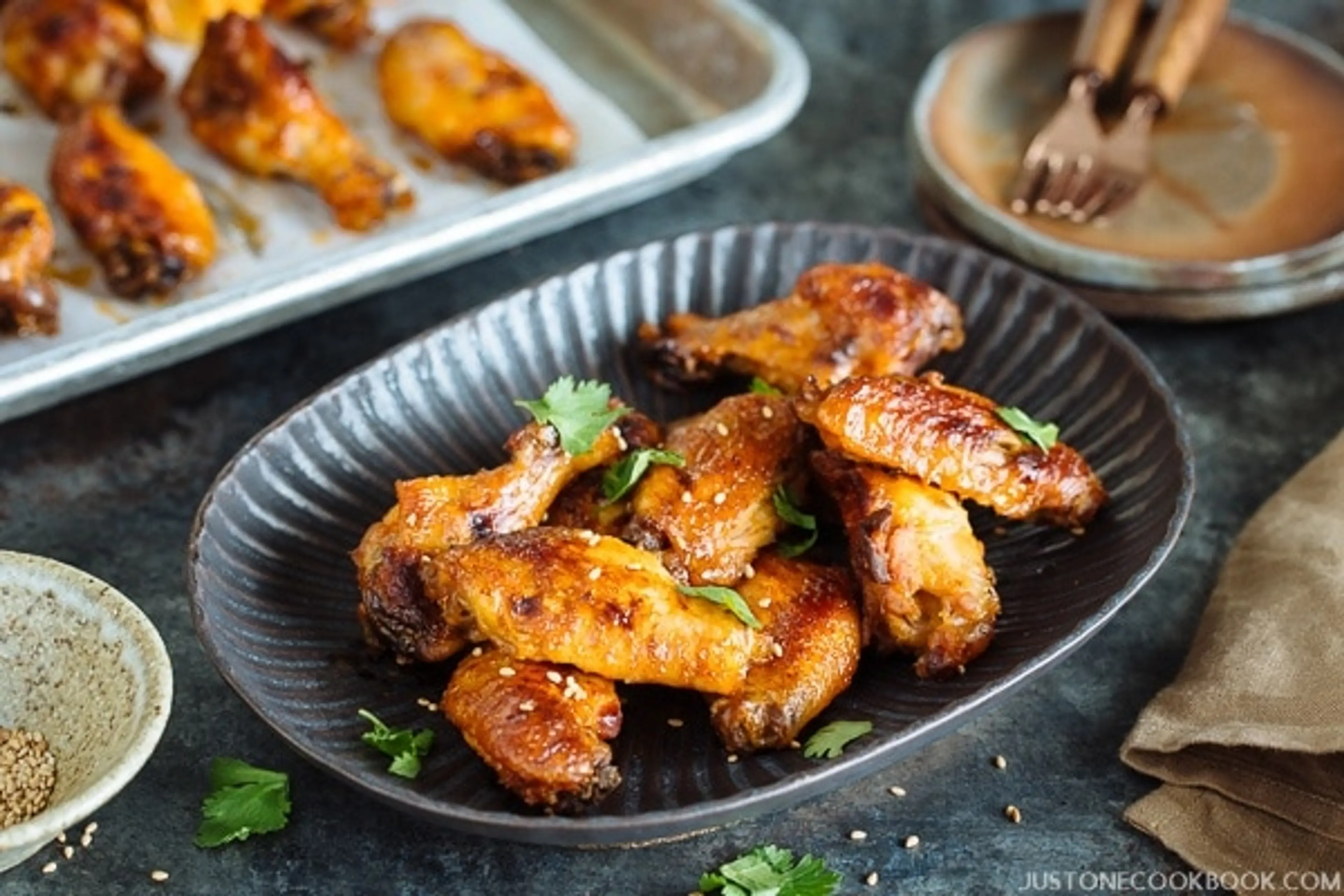 Slow Cooker Sriracha Chili Chicken Wings