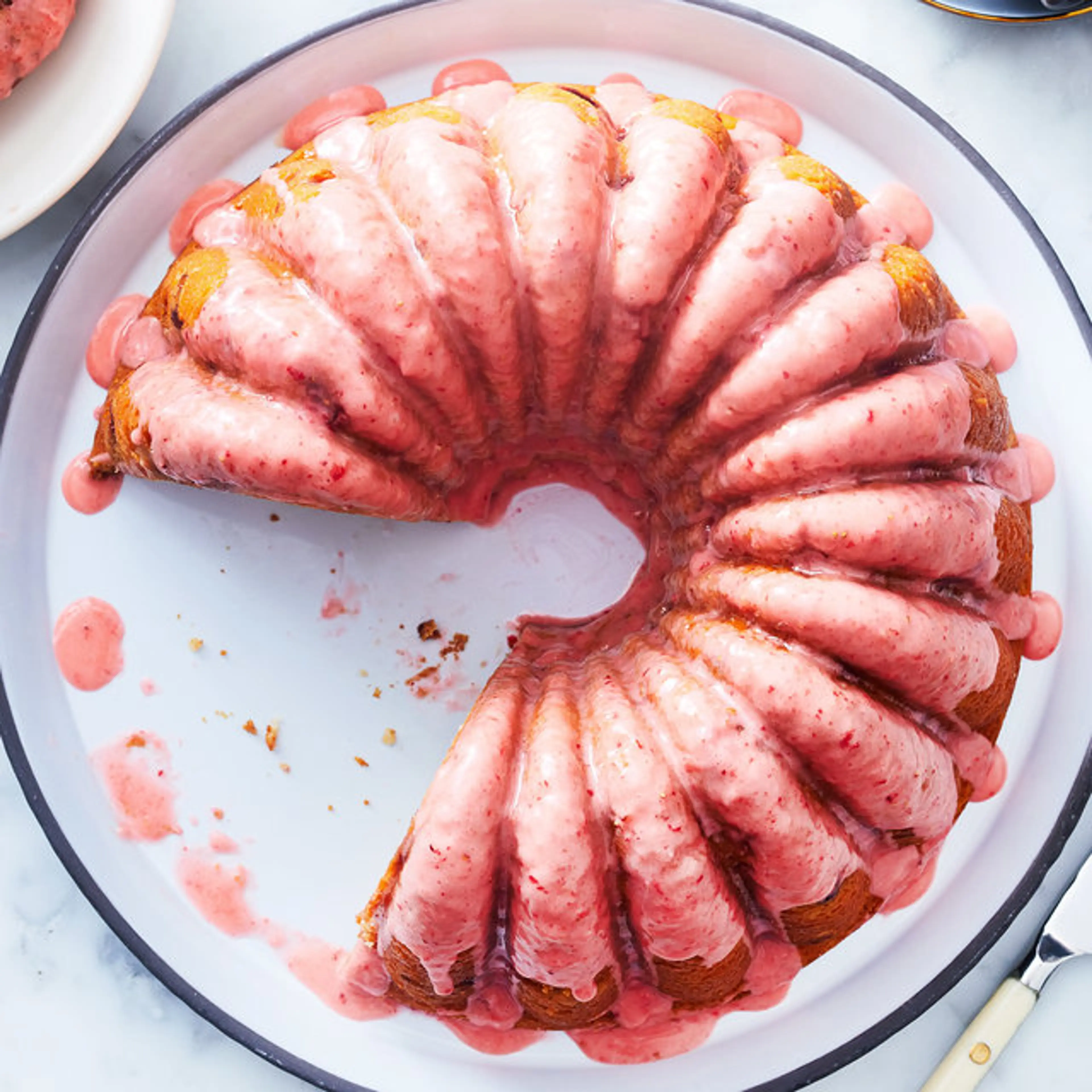 Fresh Strawberry Bundt Cake