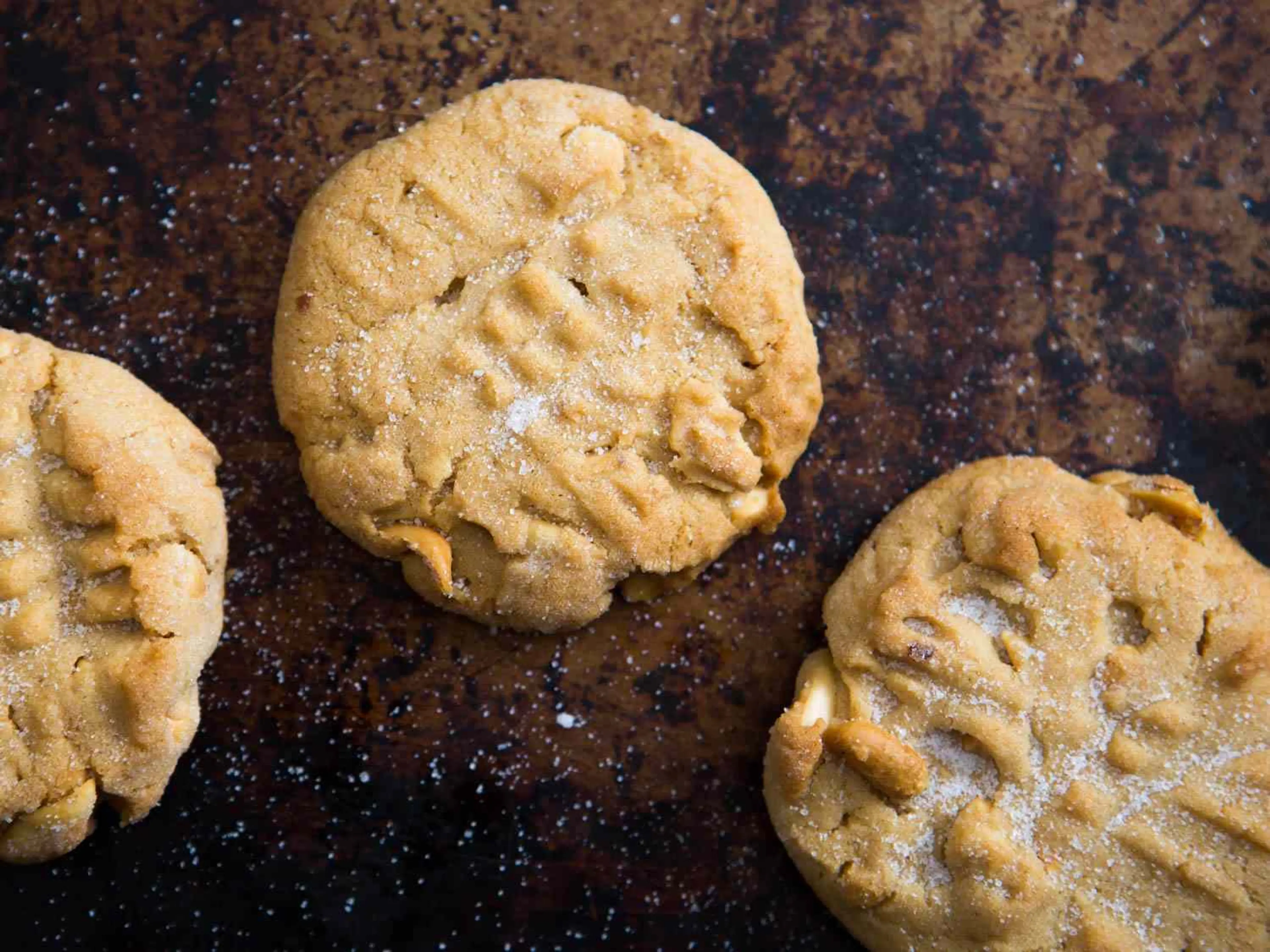 Soft and Crunchy Peanut Butter Cookies Recipe