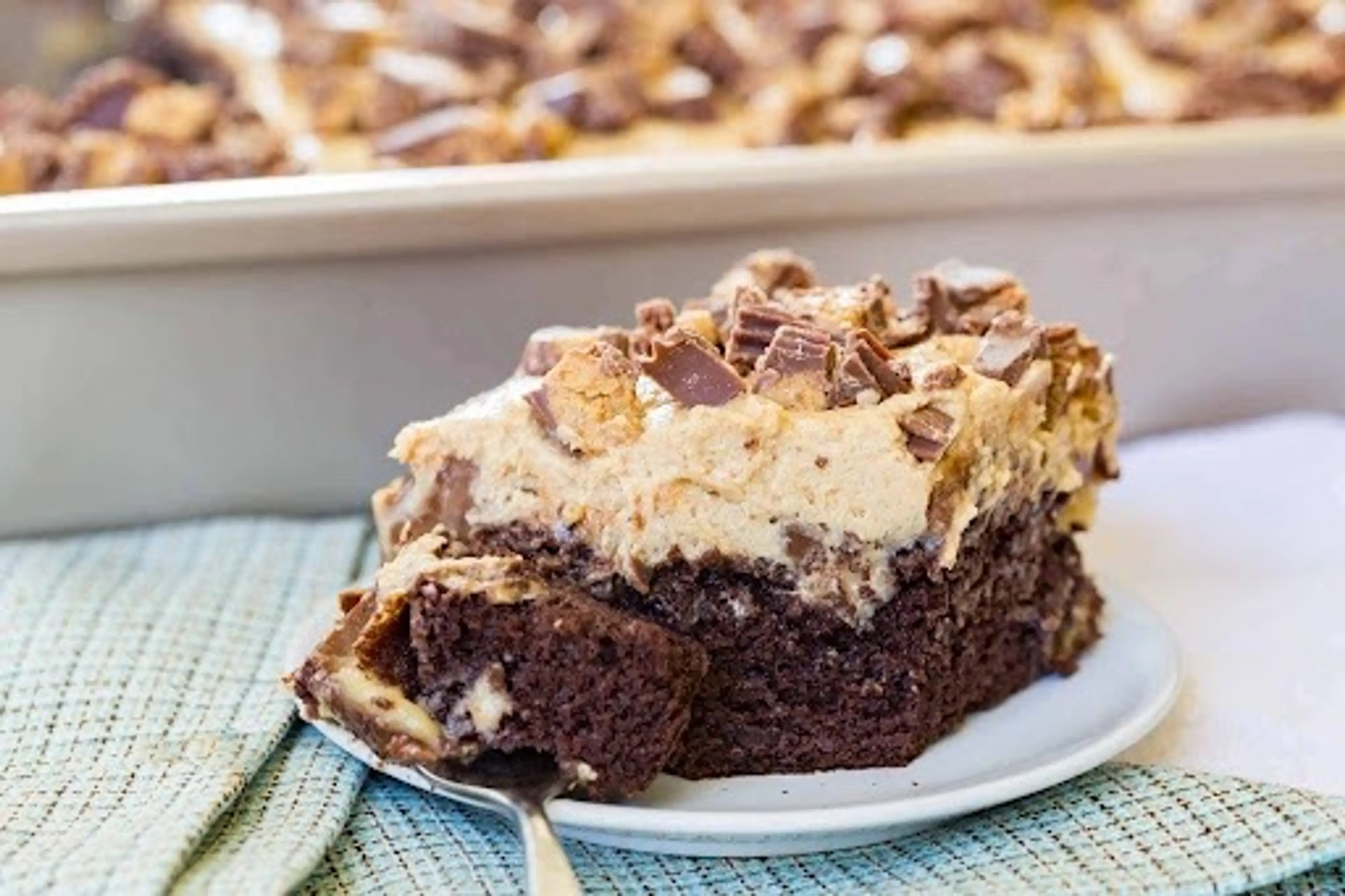 Reeses Poke Cake