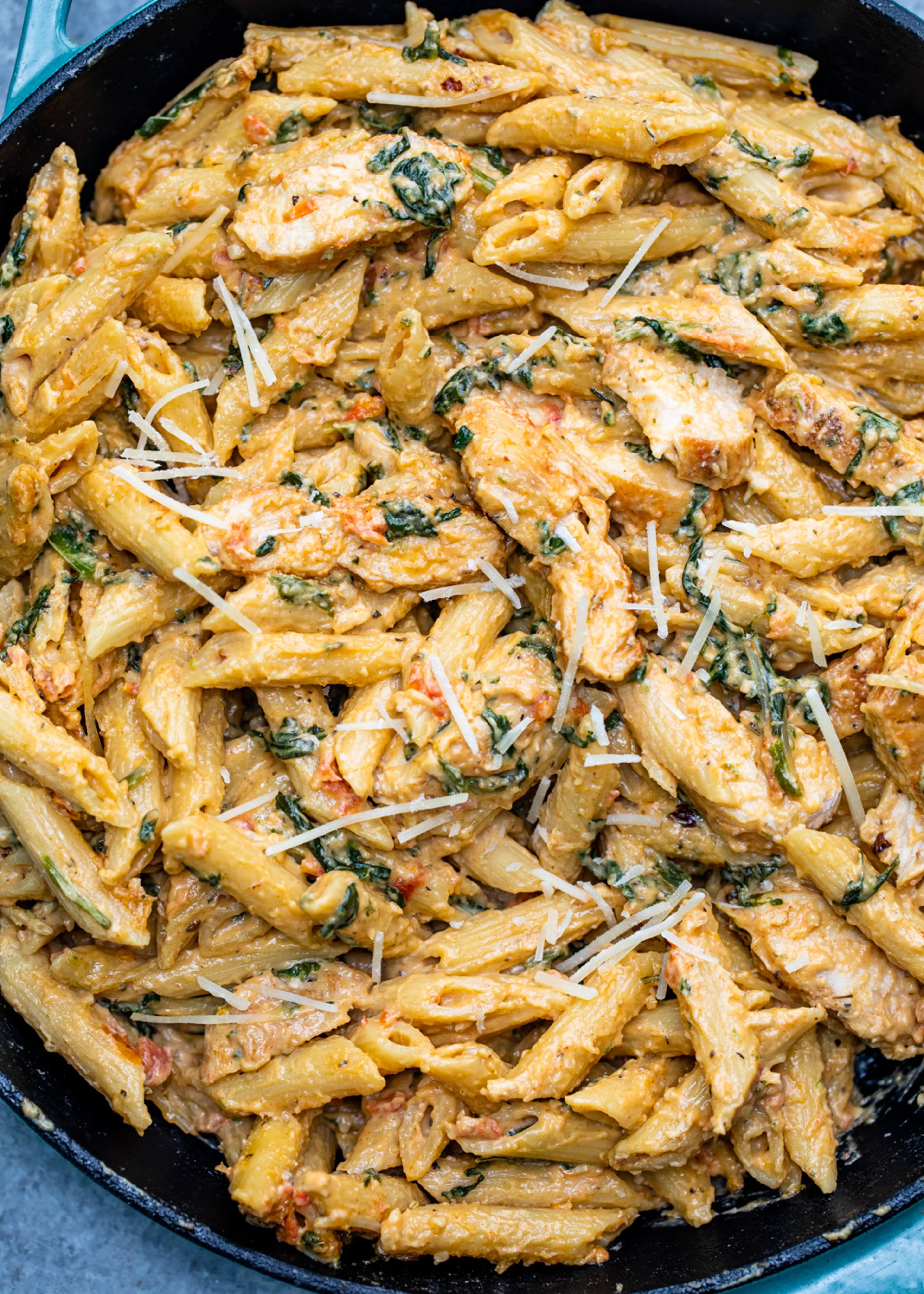 Creamy Garlic Chicken Pasta {with Tomato & Spinach}