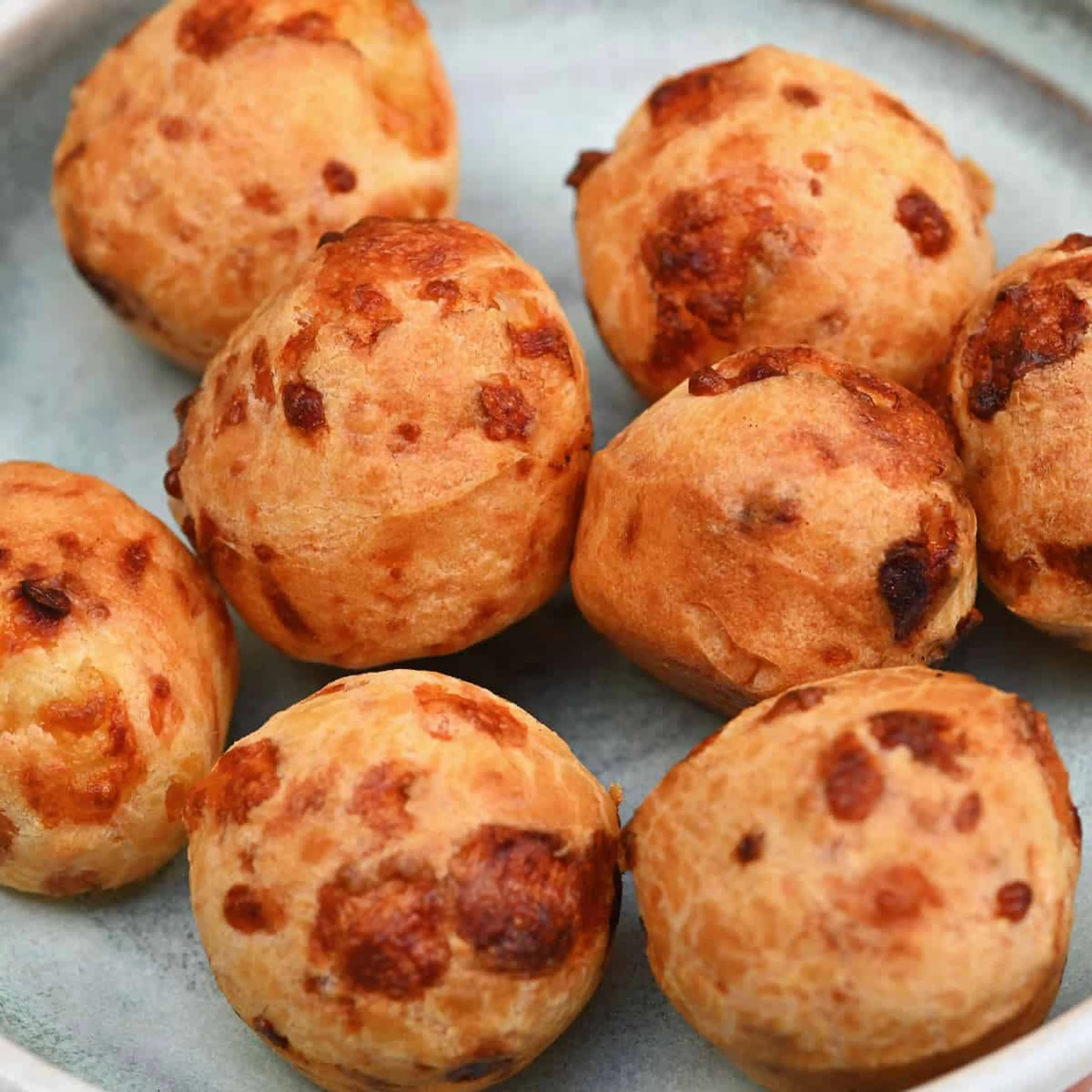 Brazilian Cheese Bread ‘puffs’ (Pão de Queijo)