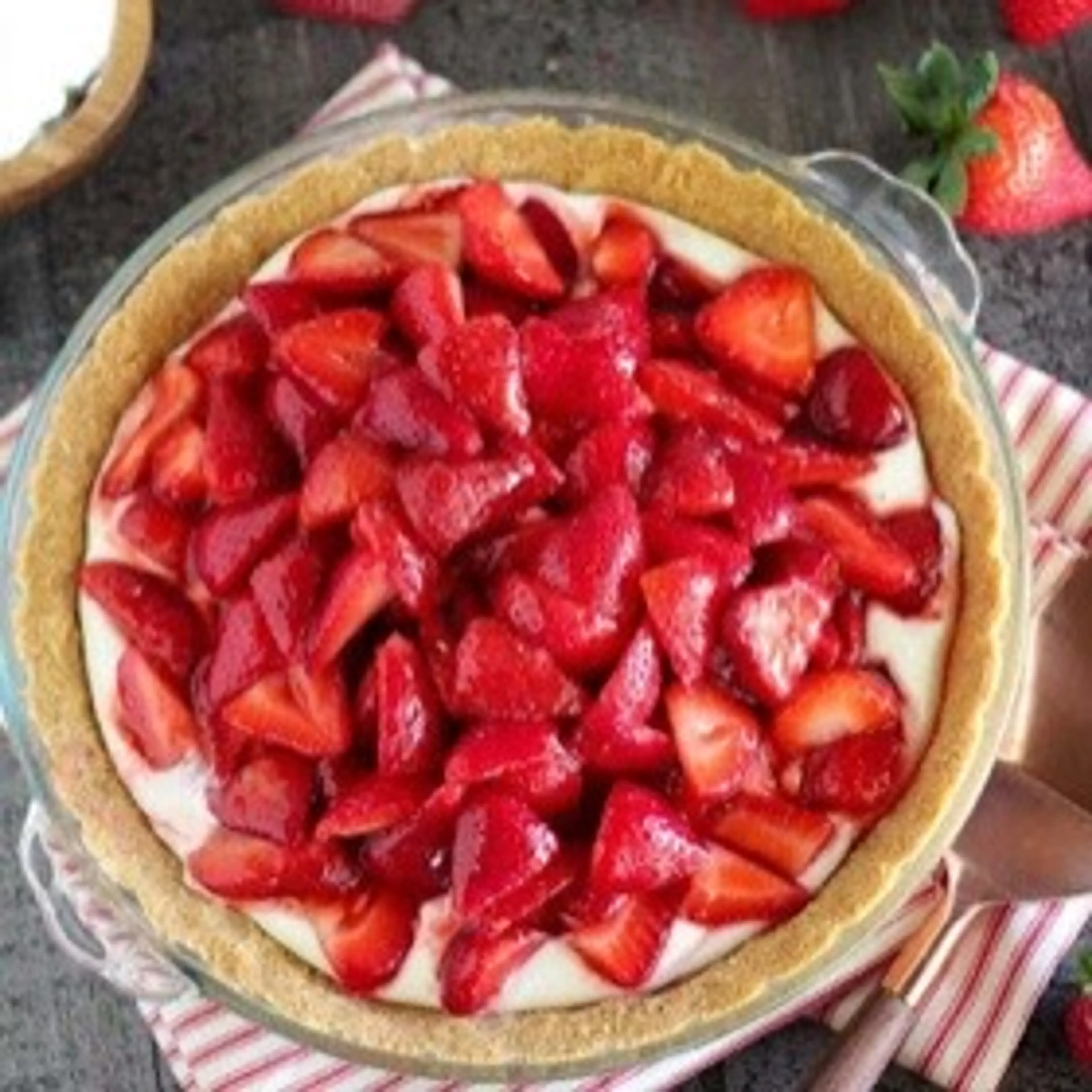 No-Bake Fresh Strawberry Cream Cheese Pie