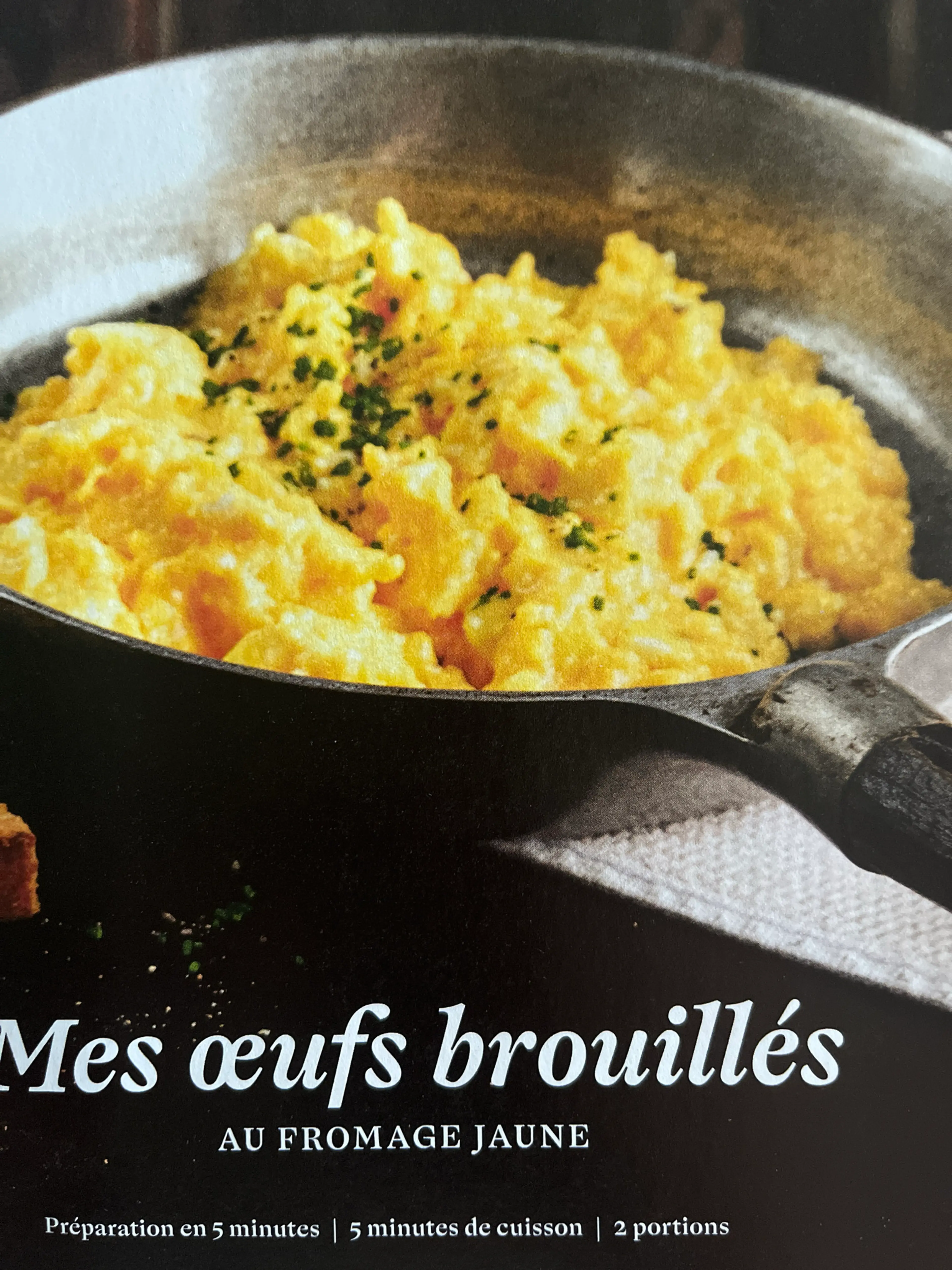 Mes œufs brouillés au fromage jaune