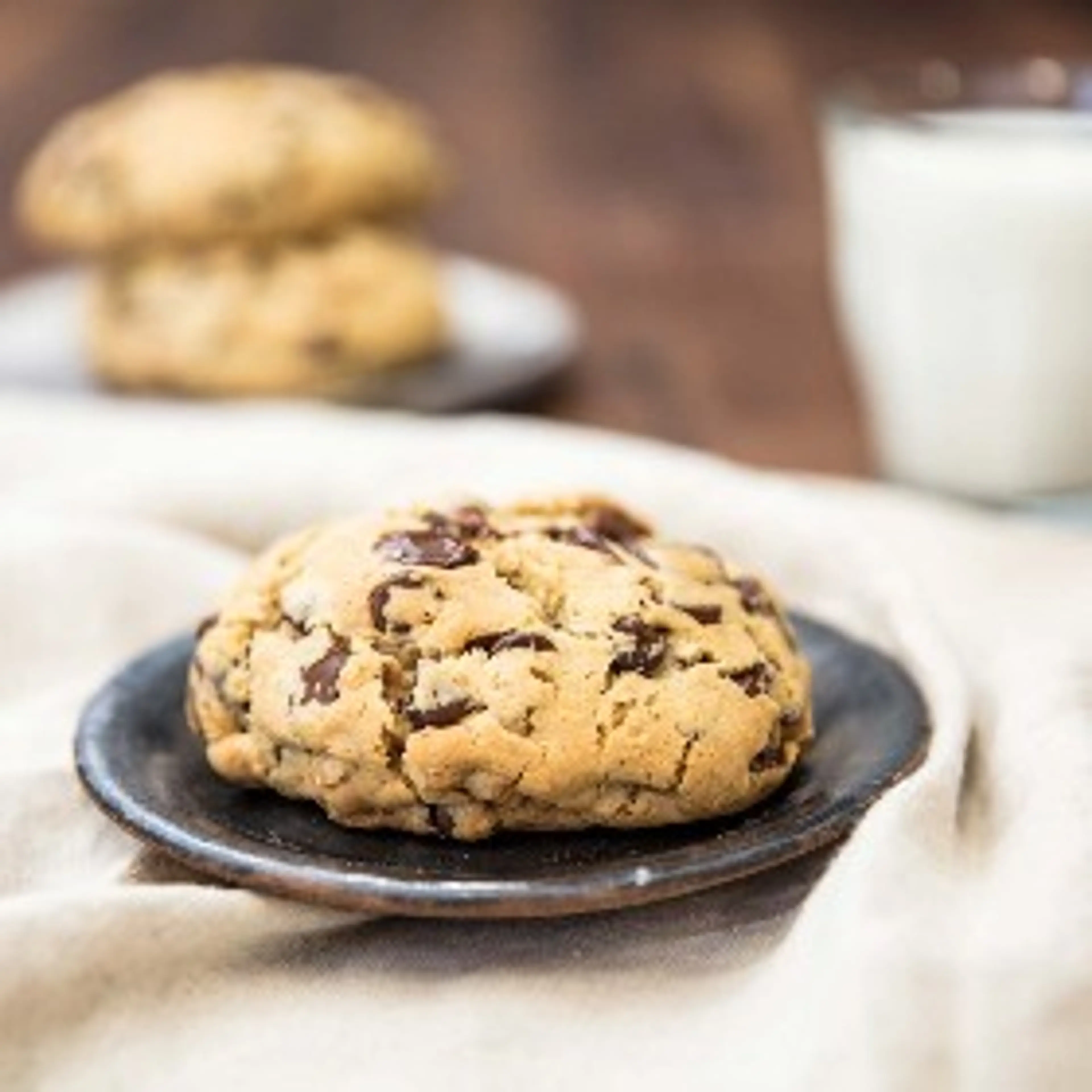 Levain Bakery Style Chocolate Chip Cookies