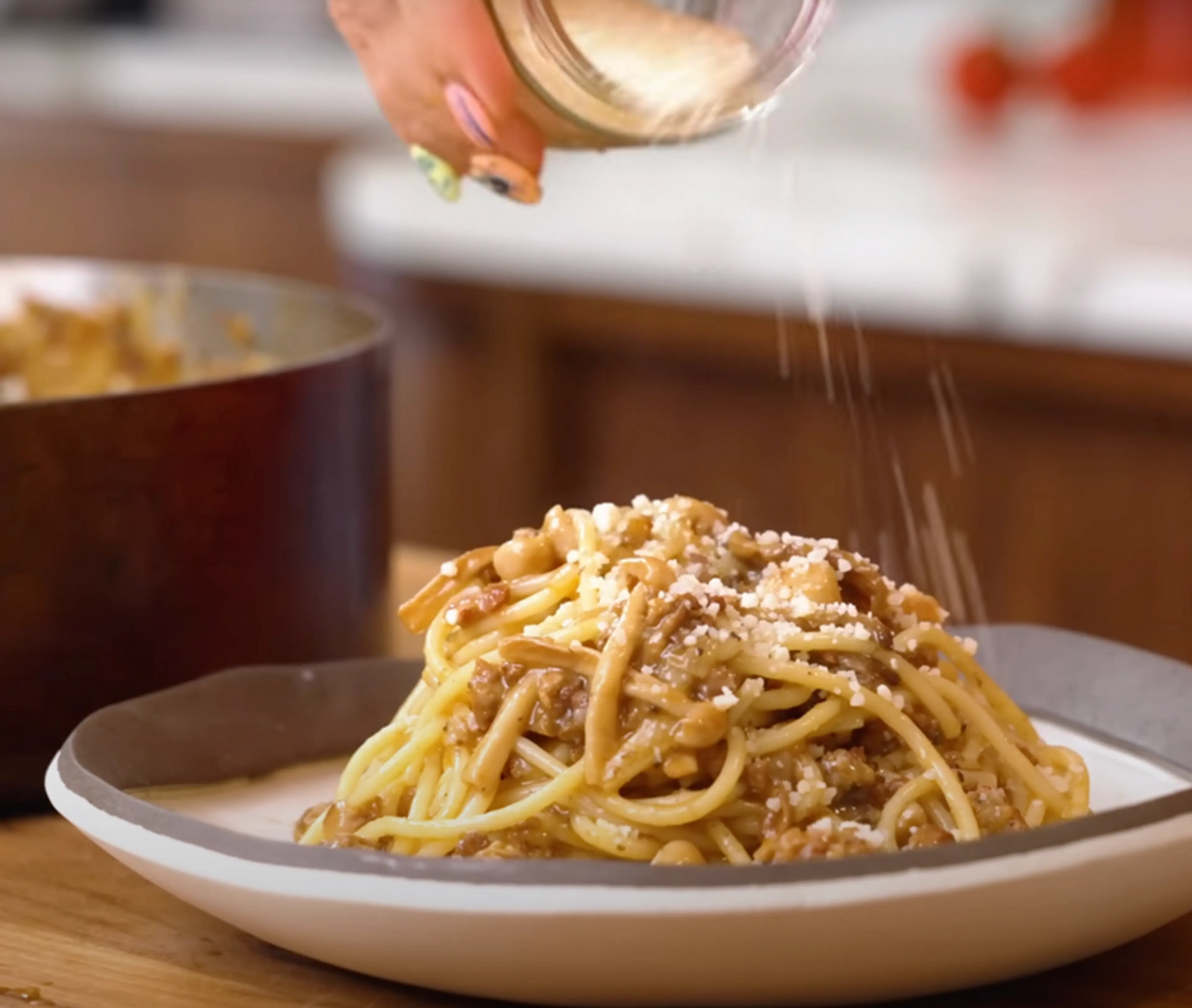 Spaghetti with Sausage and Mushroom Bolo