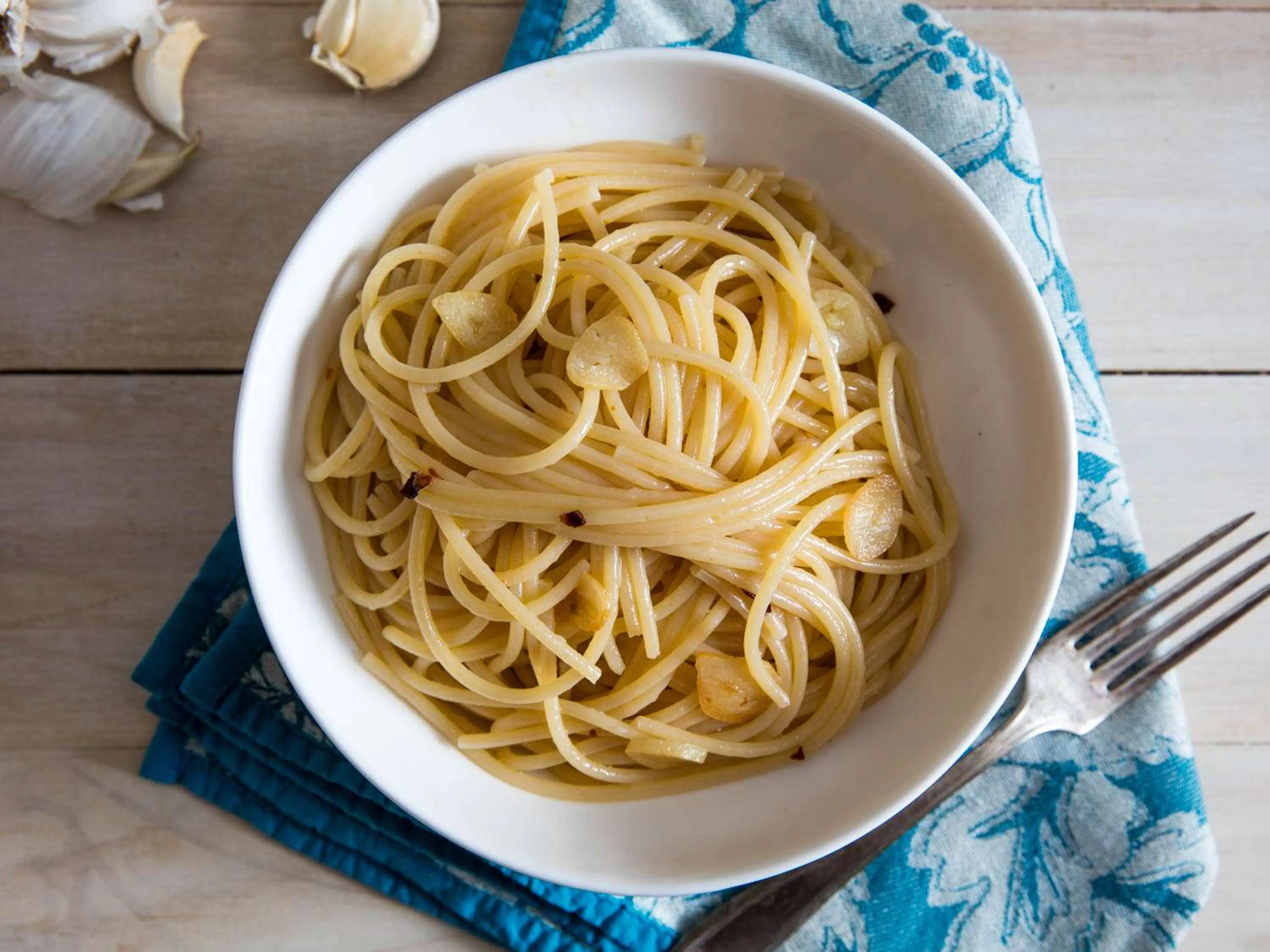 Spaghetti Aglio e Olio (Pasta in Garlic and Oil Sauce) Recip