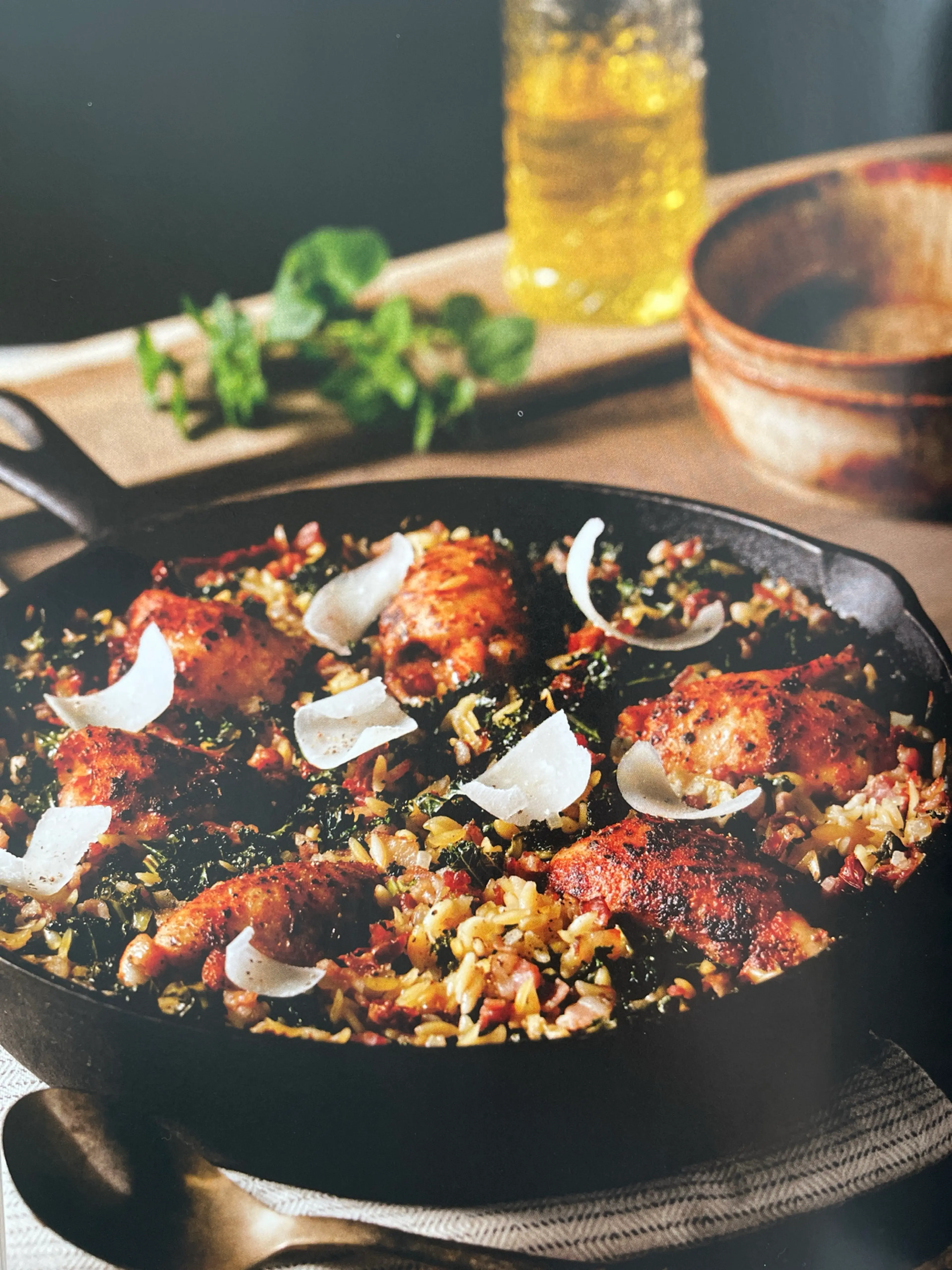 Casserole d’orzo et de poulet au bacon, aux tomates séchées