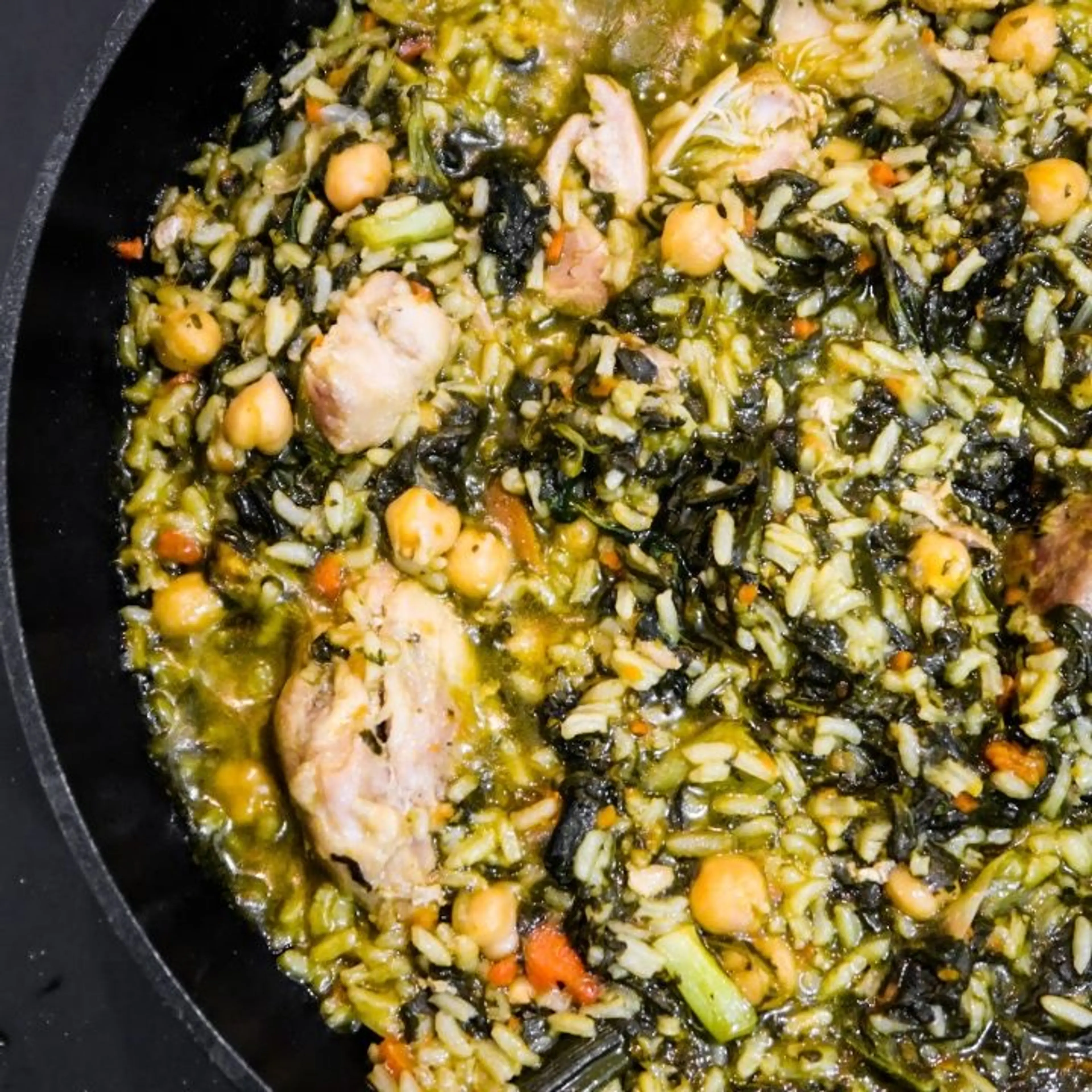 One-Pan Healthy Chicken And Rice Recipe With Spinach