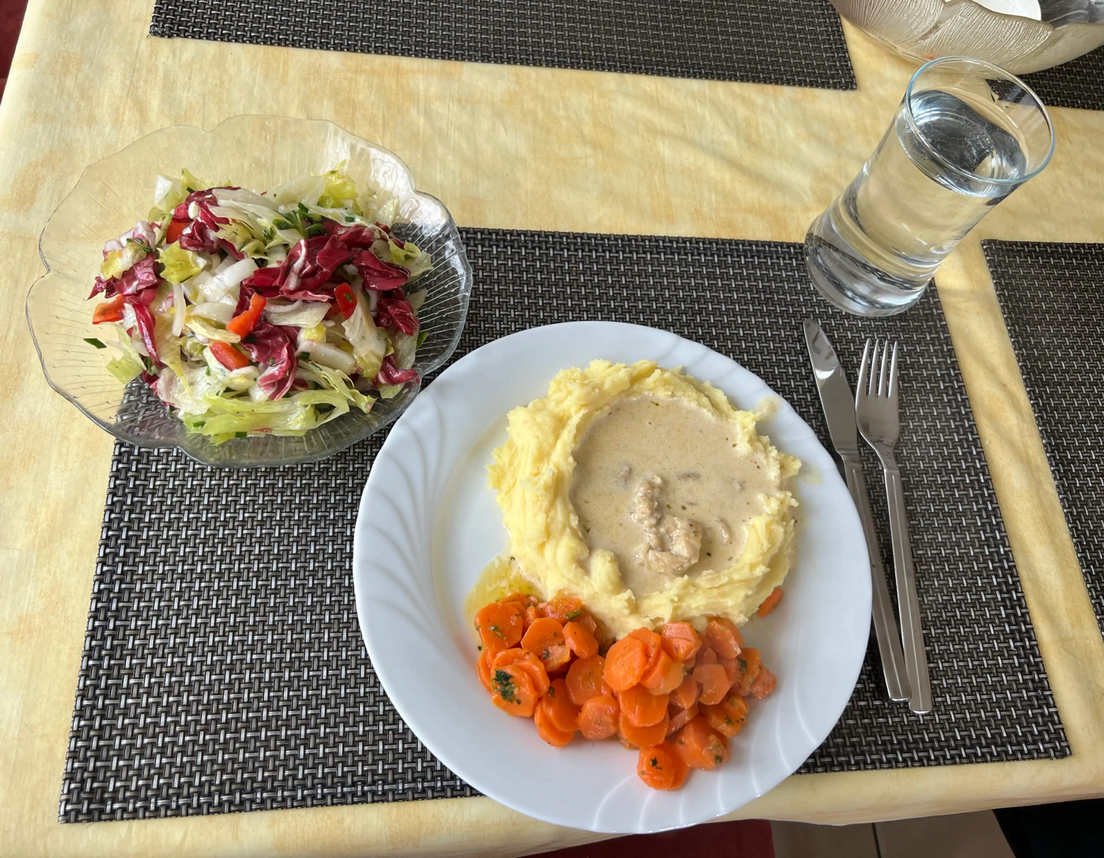 Pouletgeschnetzeltes mit Kartoffelstock