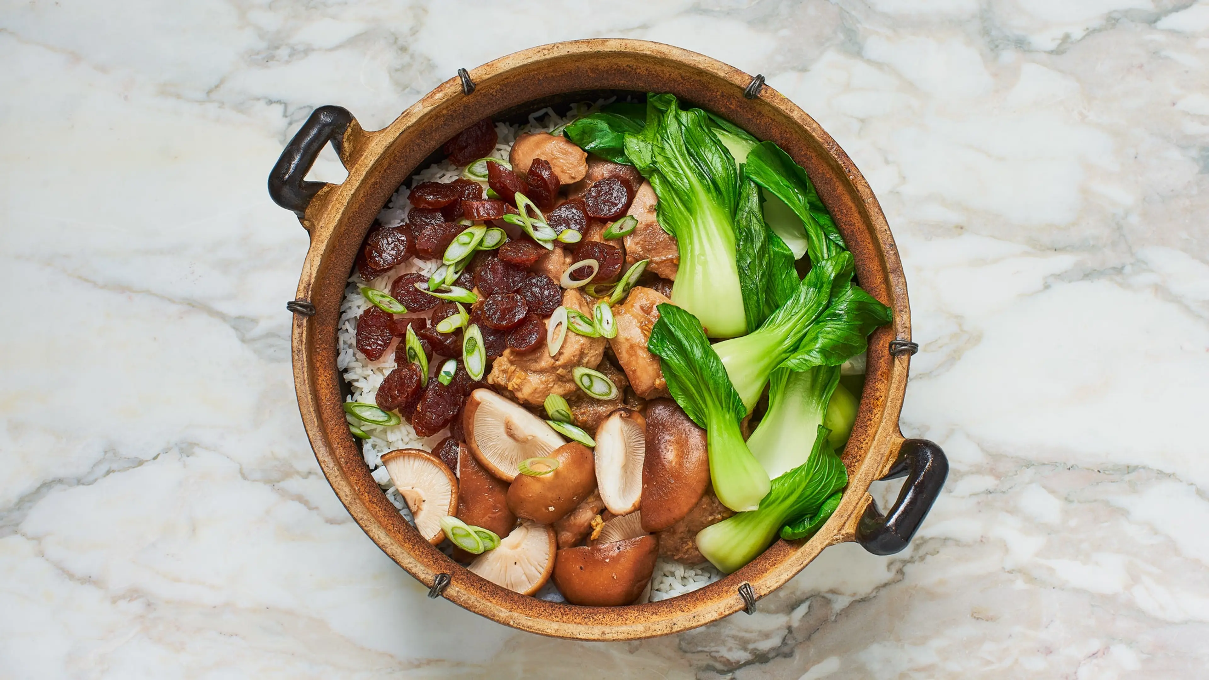 Bo Zai Fan (Chinese Chicken and Mushroom Clay Pot Rice)