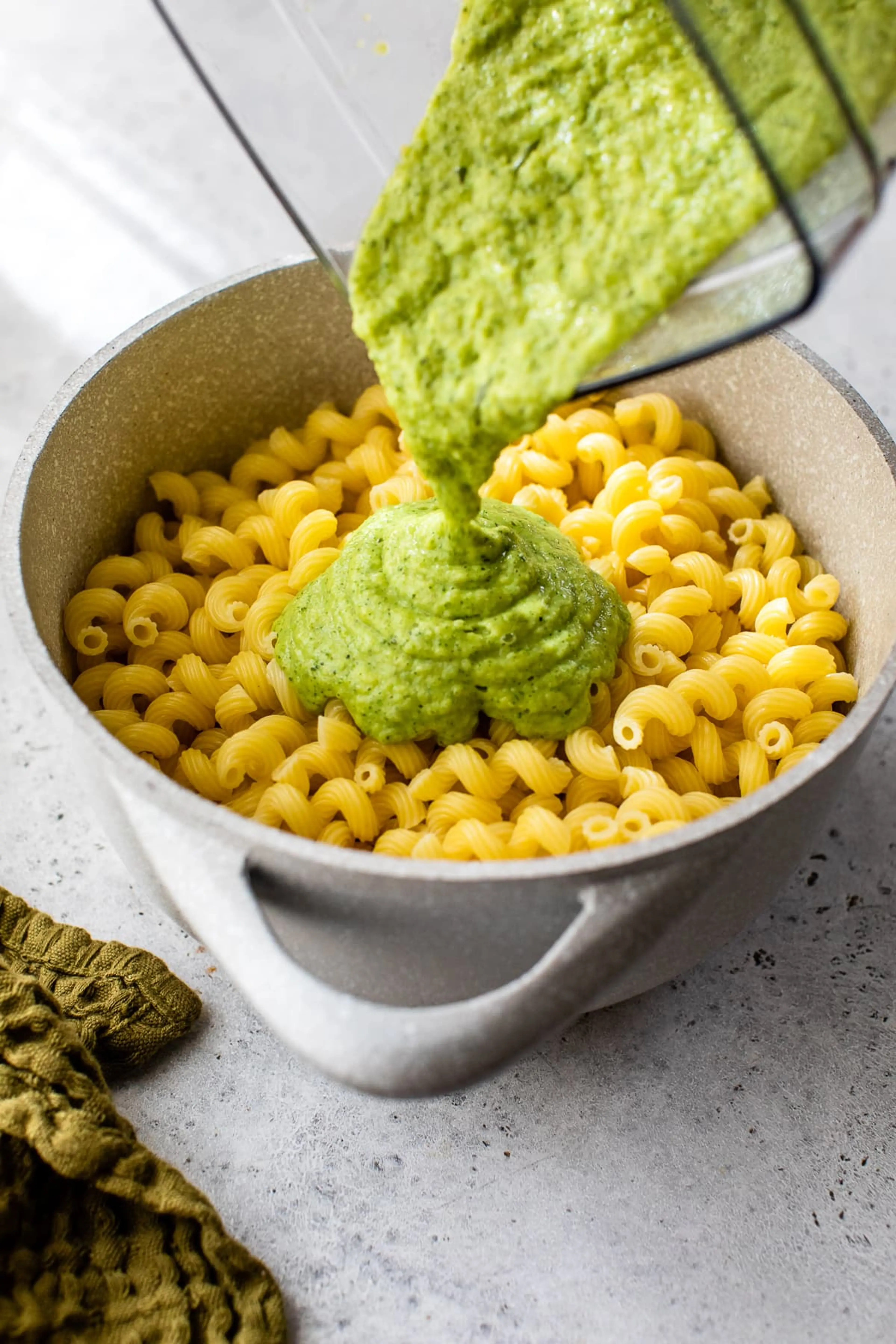 Pasta with Creamy Zucchini Sauce