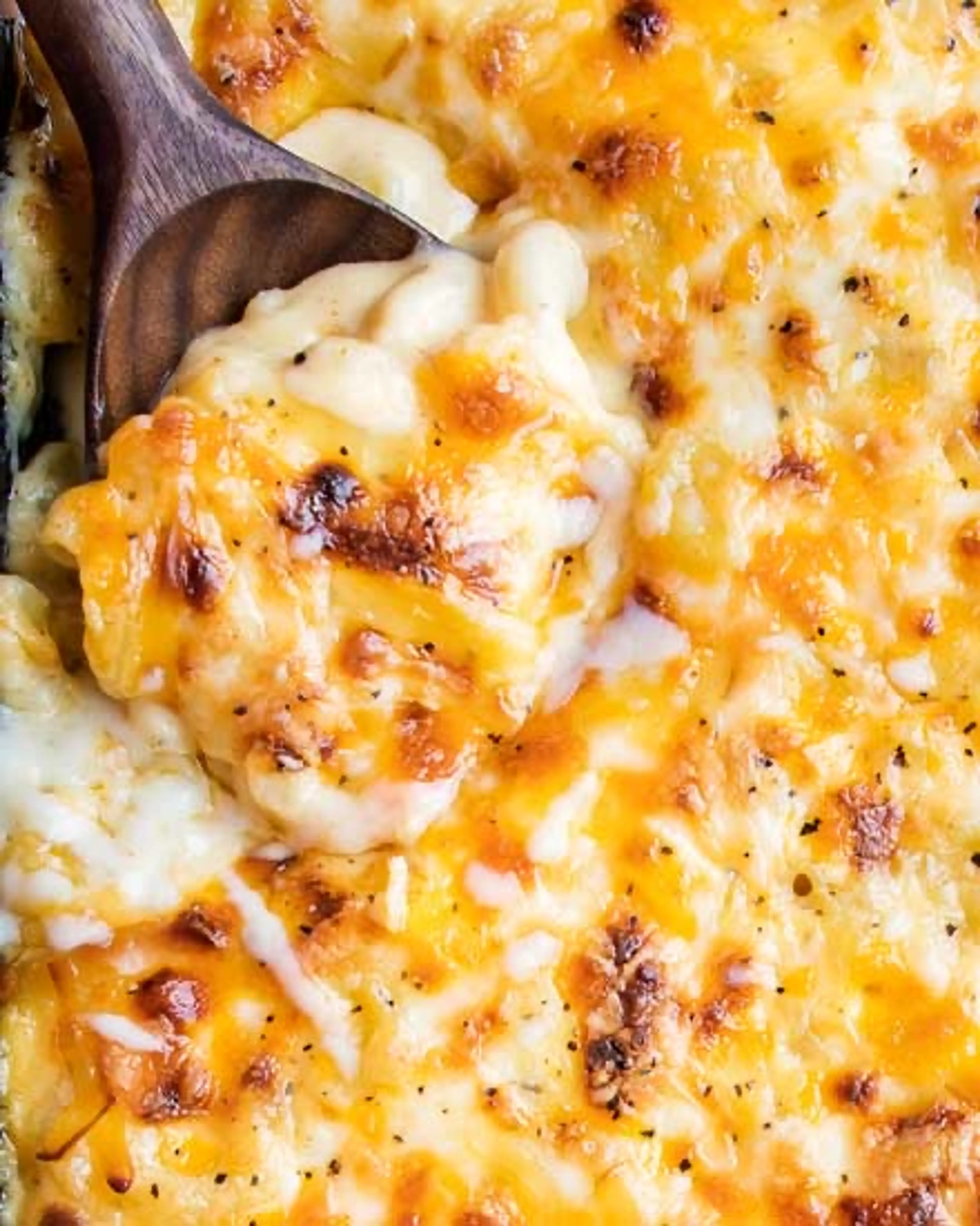 Creamy Homemade Baked Mac and Cheese