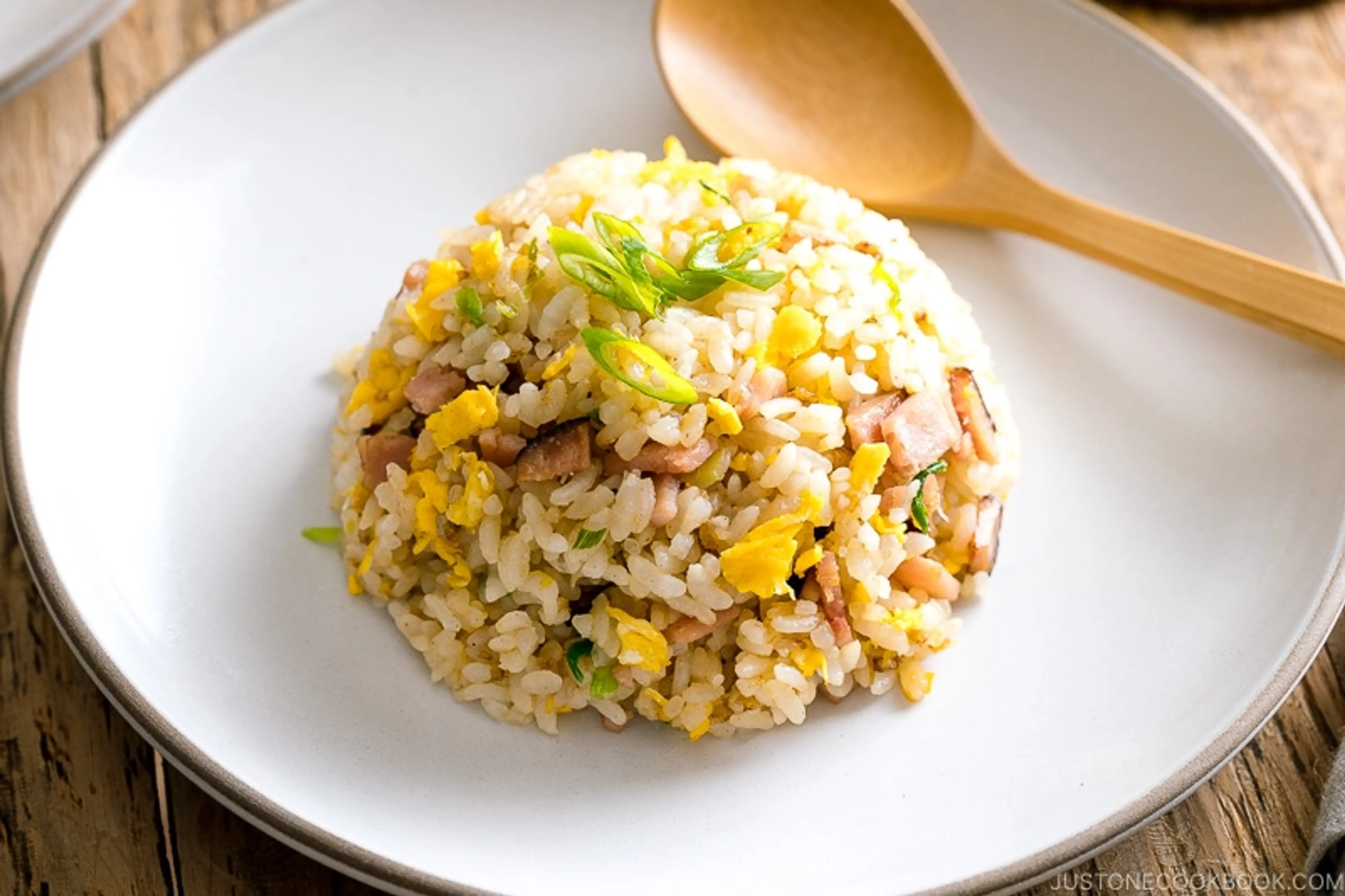 Easy Japanese Fried Rice (Yakimeshi)