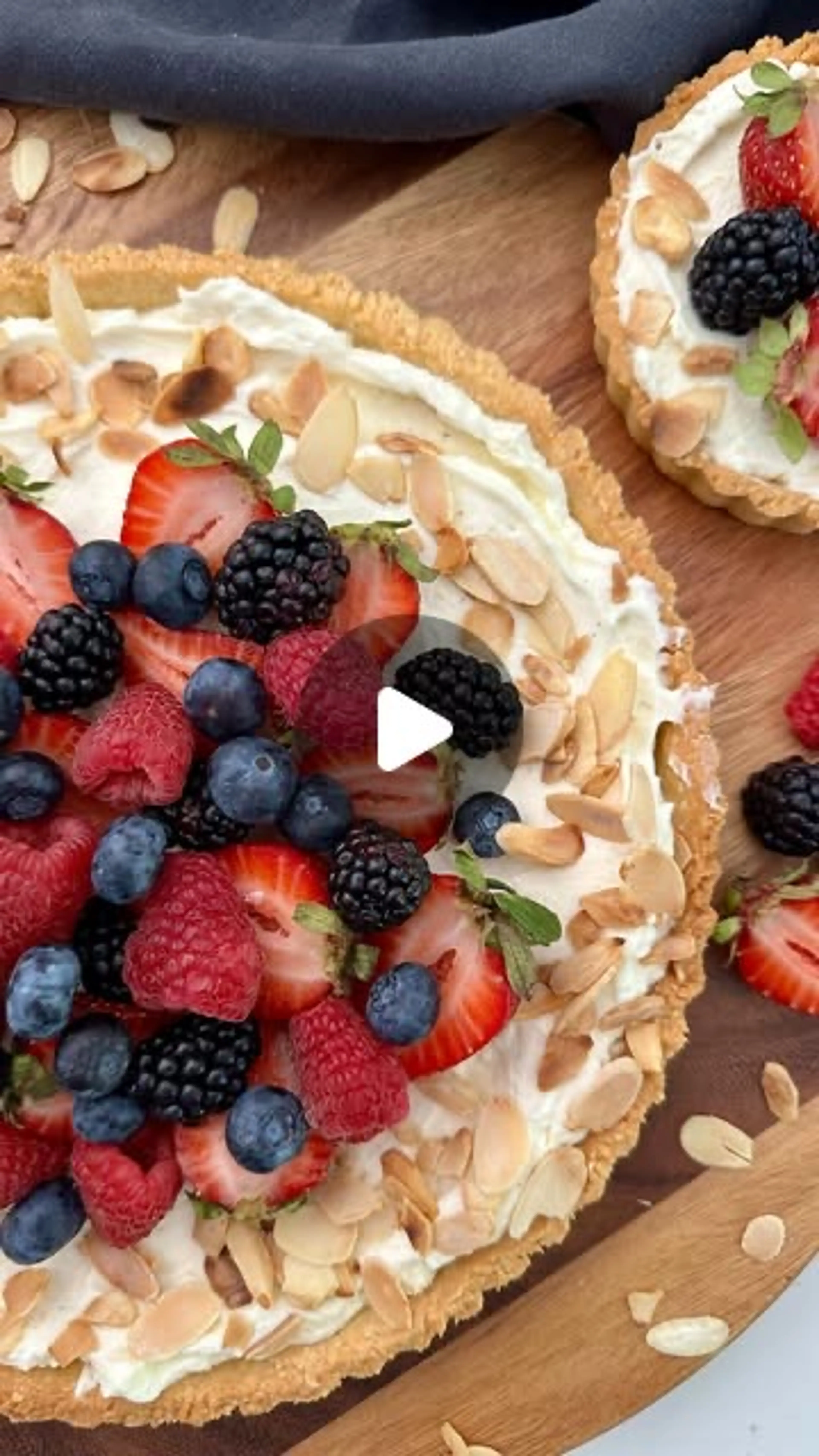 TARTA DE BERRIES Y ALEMENDRAS CON CREMA DE MASCARPONE