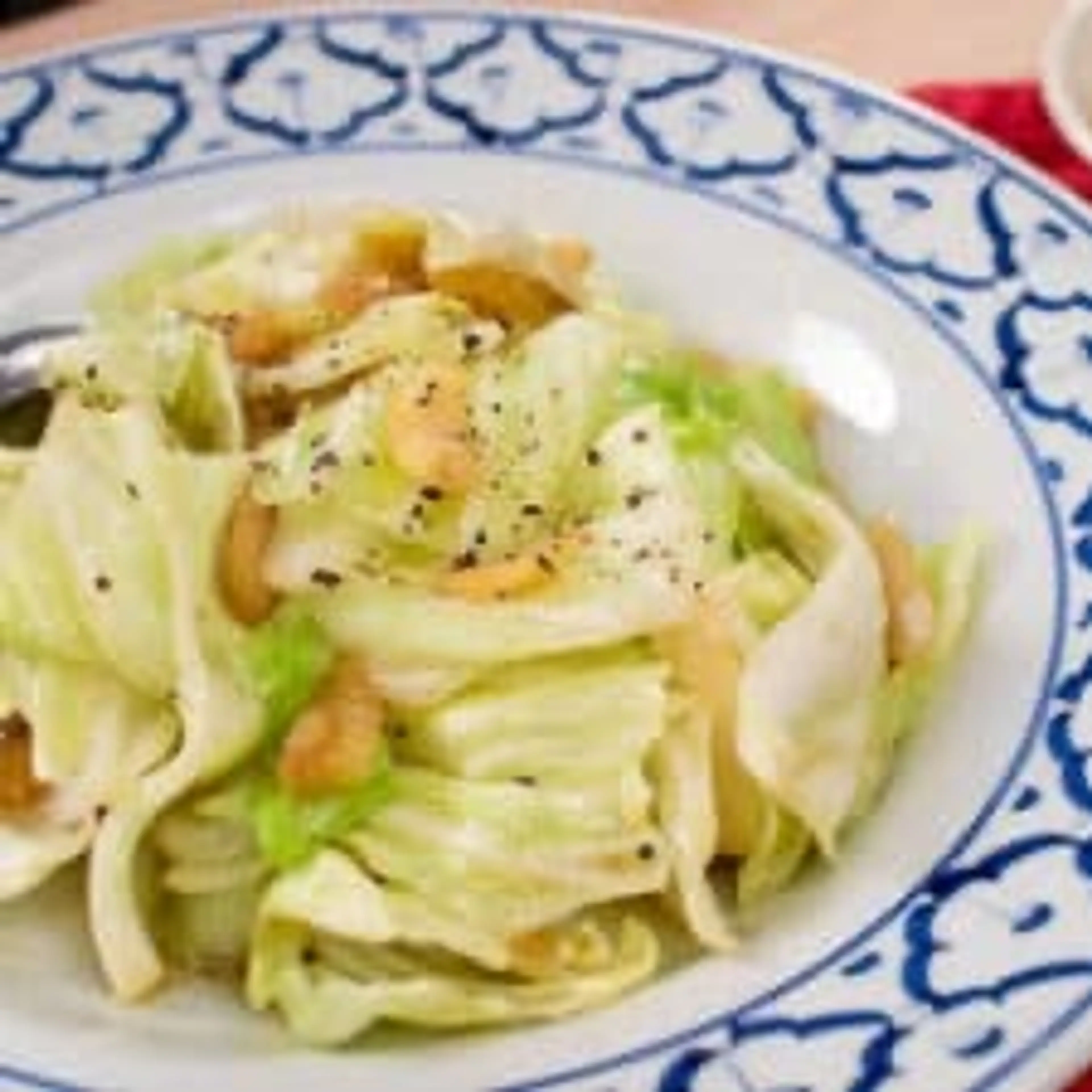 Garlicky Cabbage & Fish Sauce Side Dish กะหล่ำปลีผัดนำ้ปลา