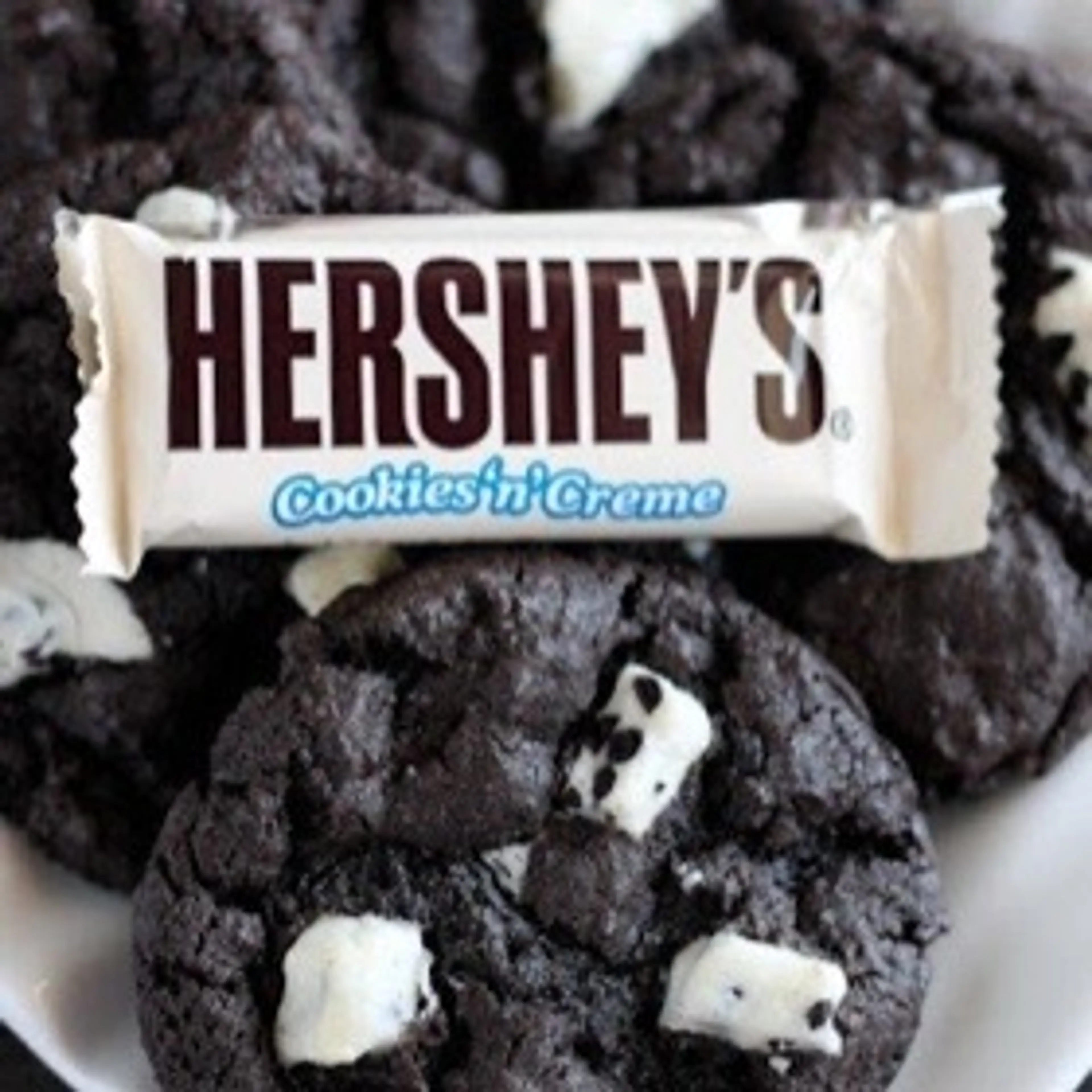 Dark Chocolate Cookies & Cream Cookies