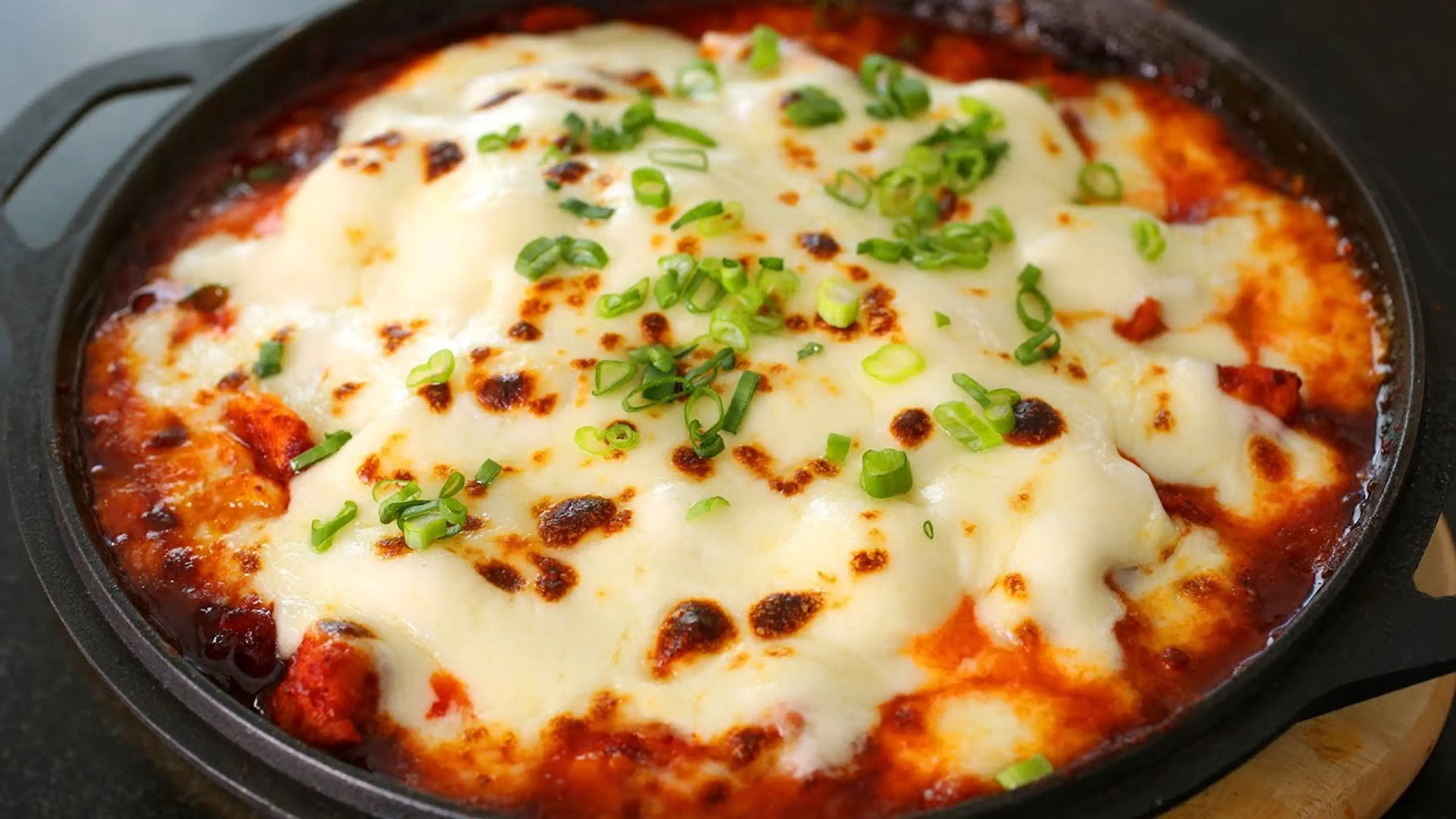 Fire chicken with cheese (Cheese buldak: 치즈불닭)
