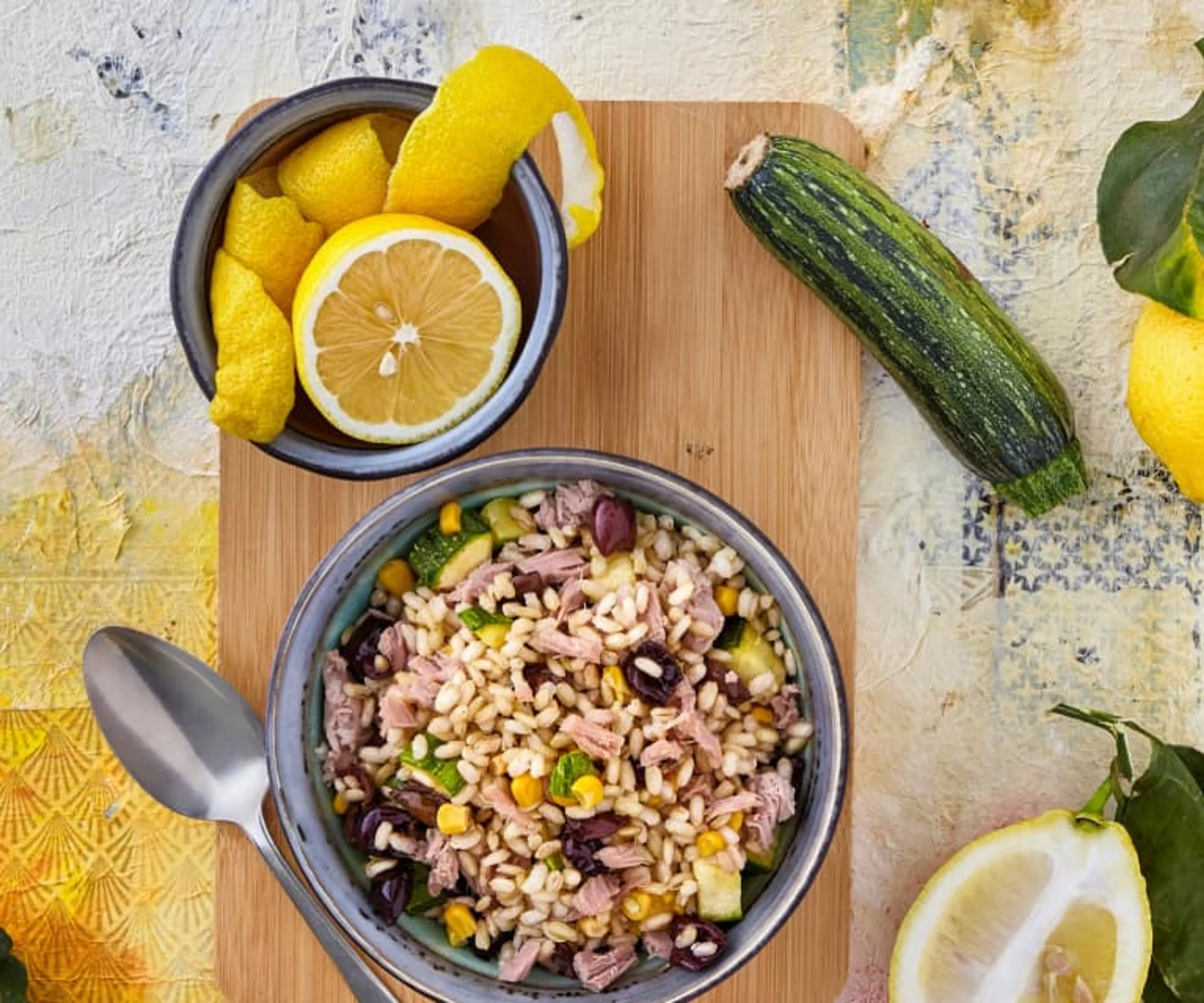 Insalata di riso integrale/lenticchie nere, tonno e zucchine