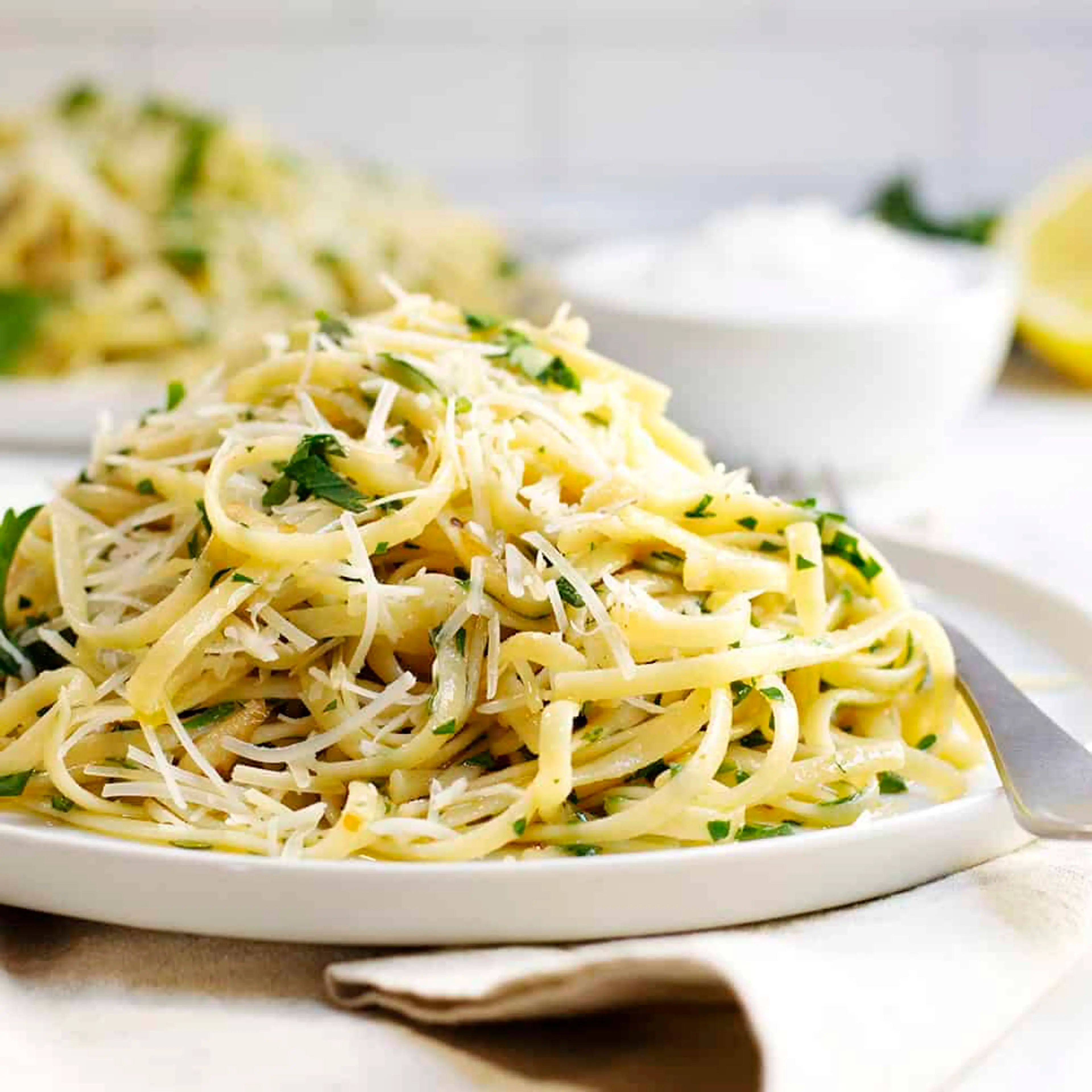 Pasta Aglio e Olio {Pasta with Garlic and Oil}