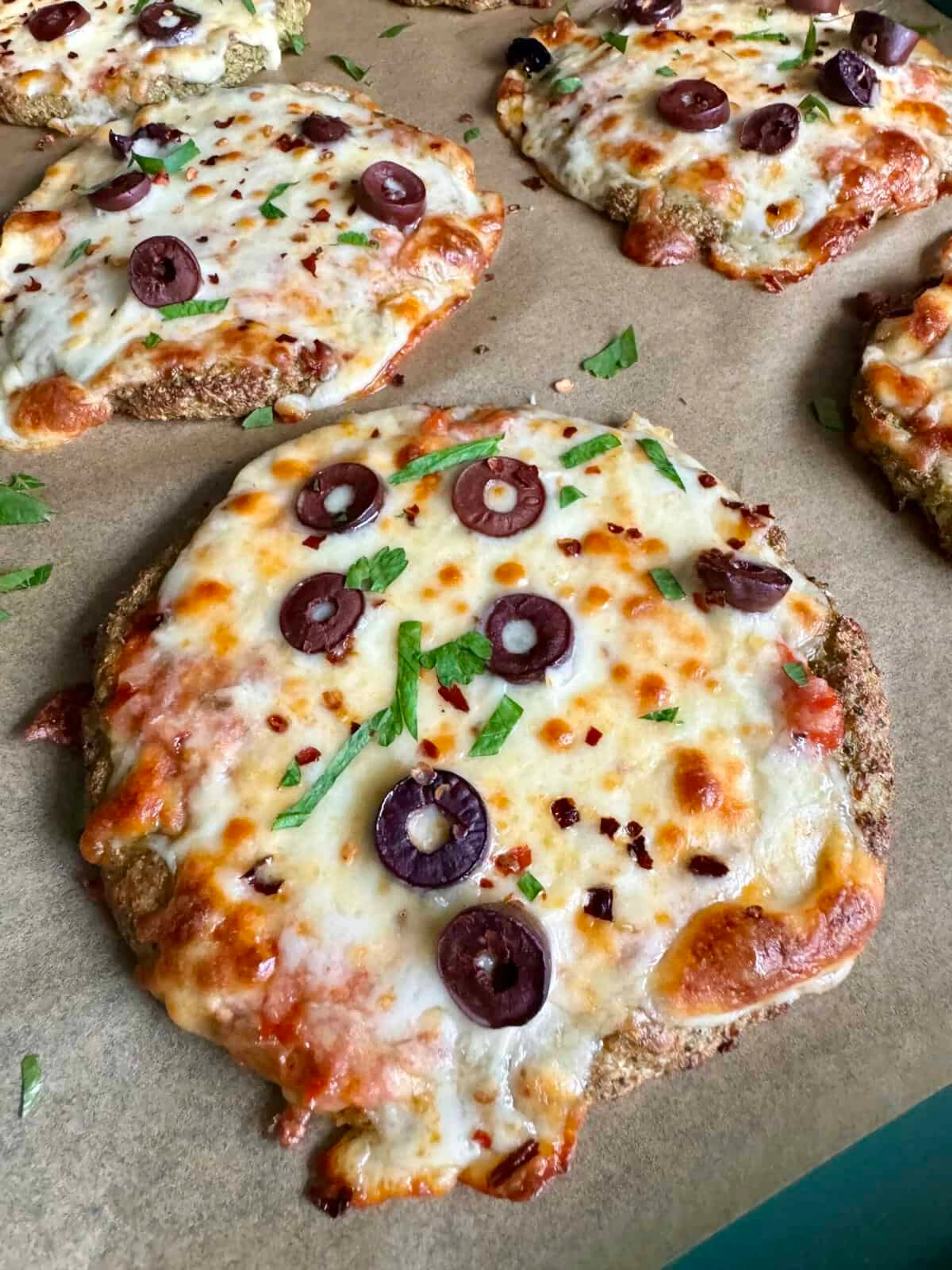 *Food Processor Broccoli Crust Pizzette