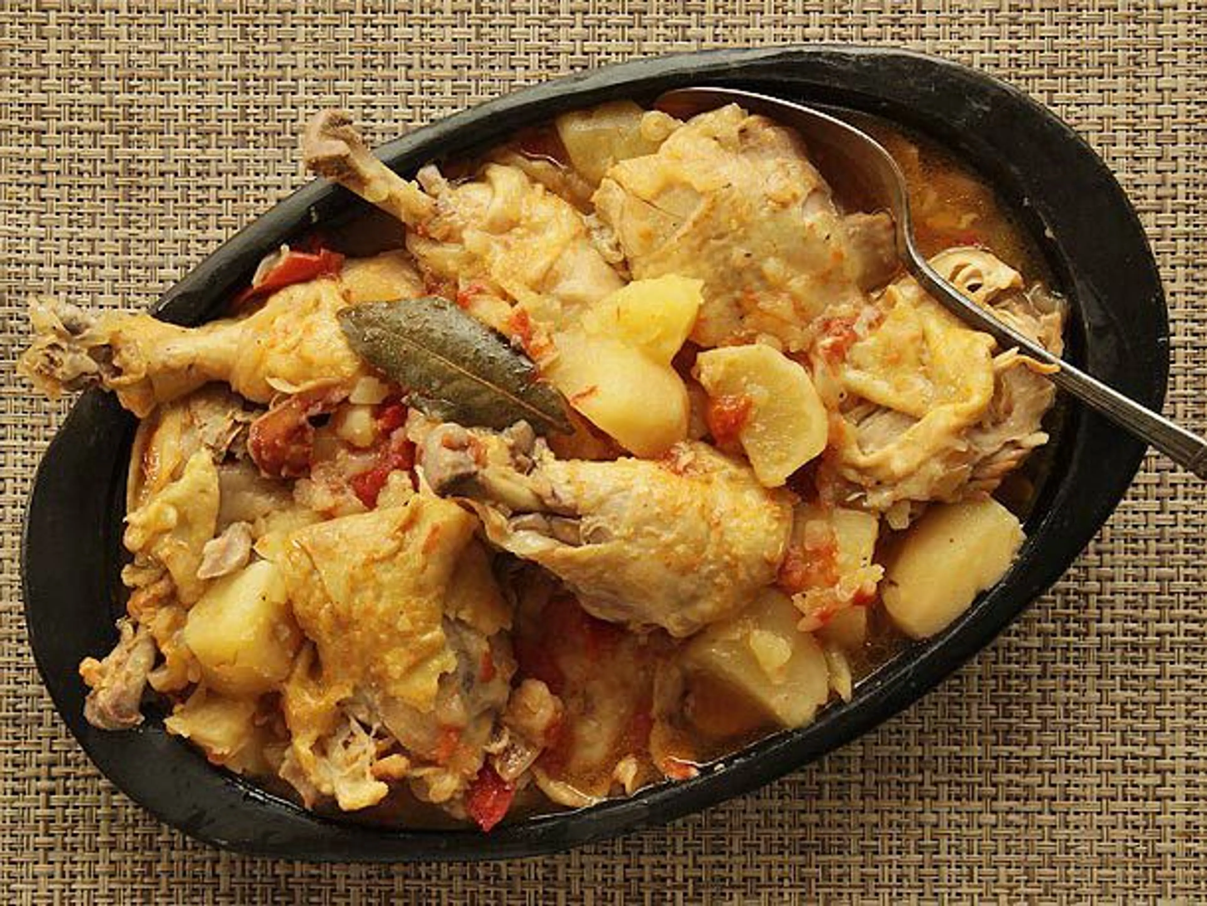 Colombian Chicken Stew With Potatoes, Tomato, and Onion Reci