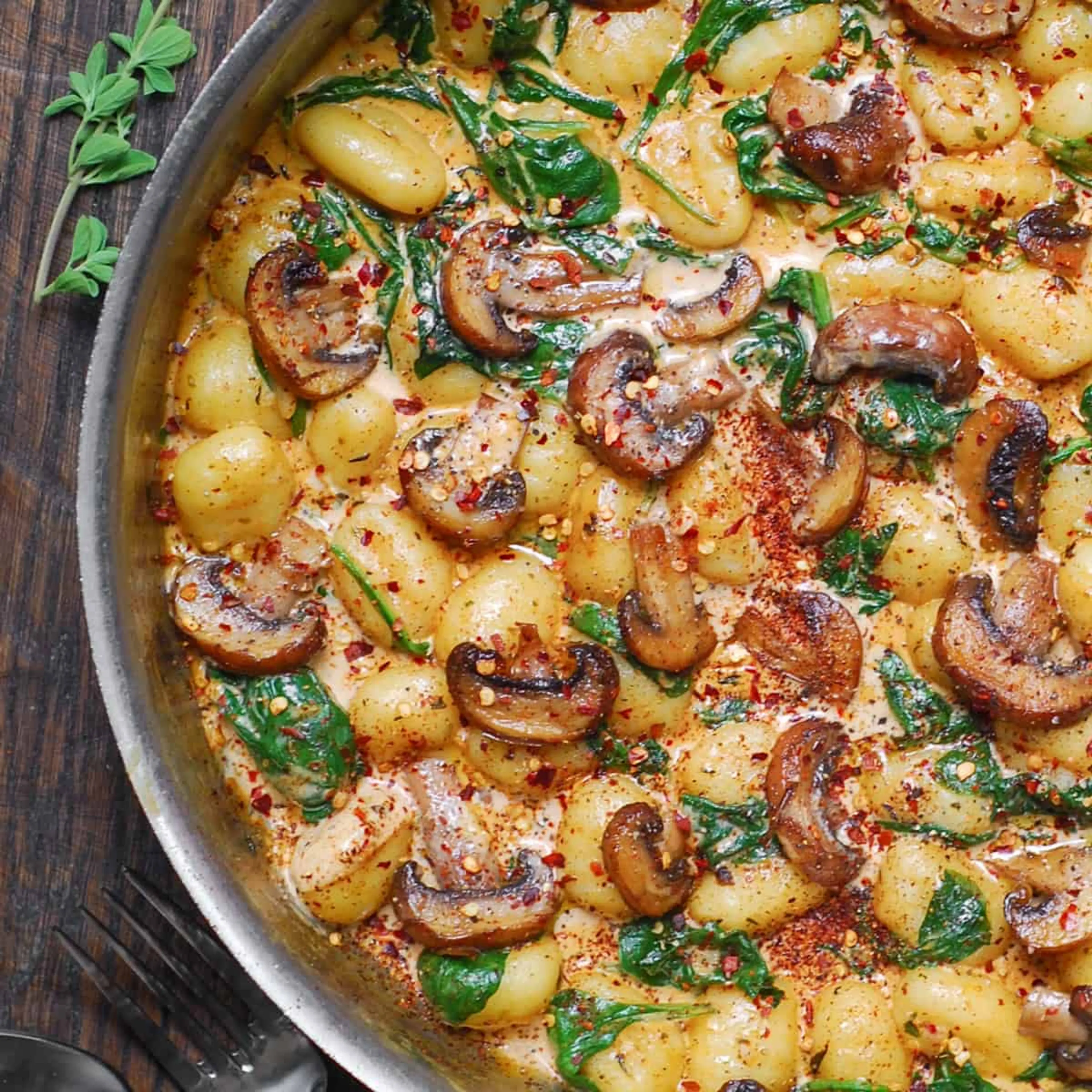 Creamy Spinach and Mushroom Gnocchi (One-Pan, 20 Minutes)