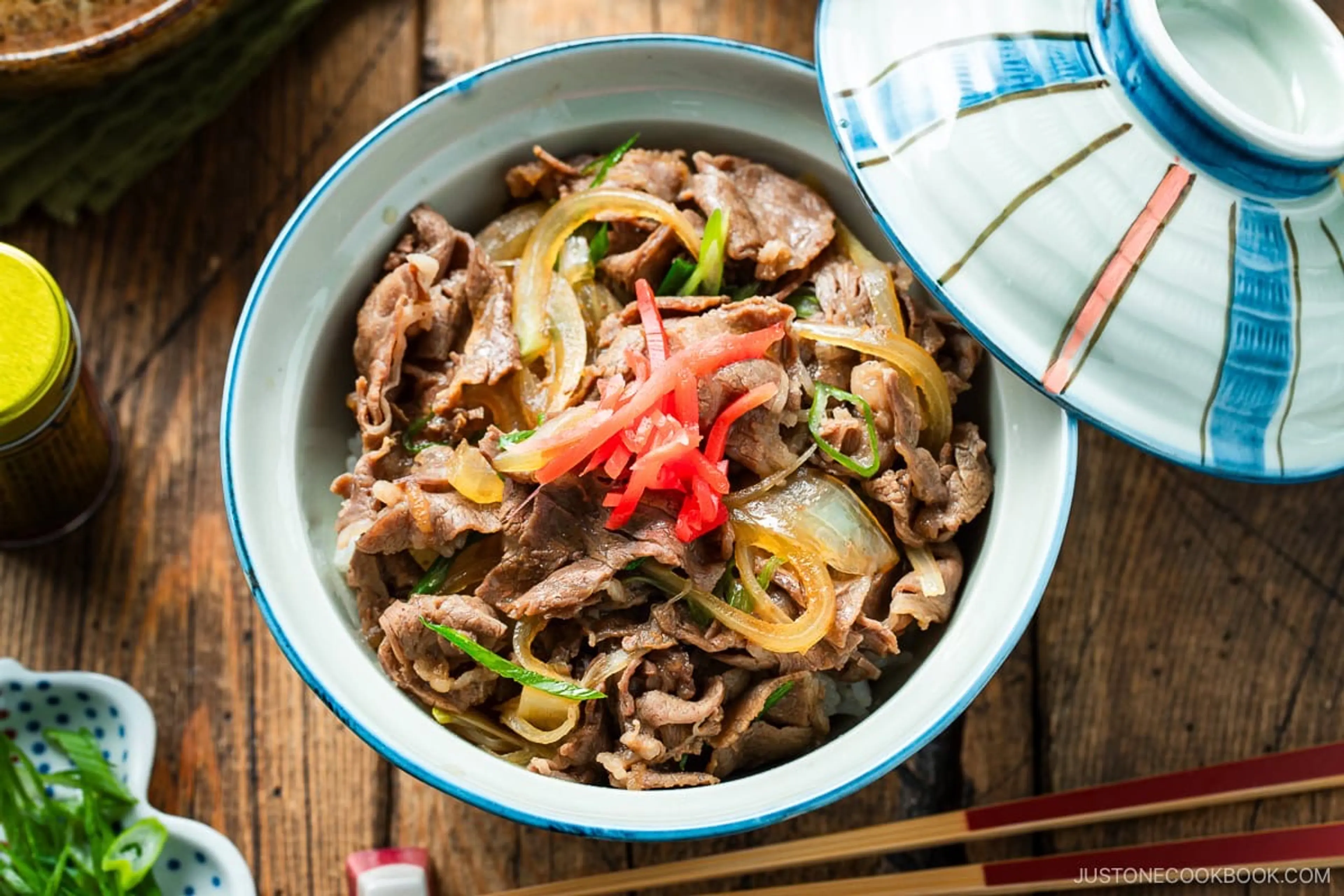 Gyudon (Japanese Beef Rice Bowl)