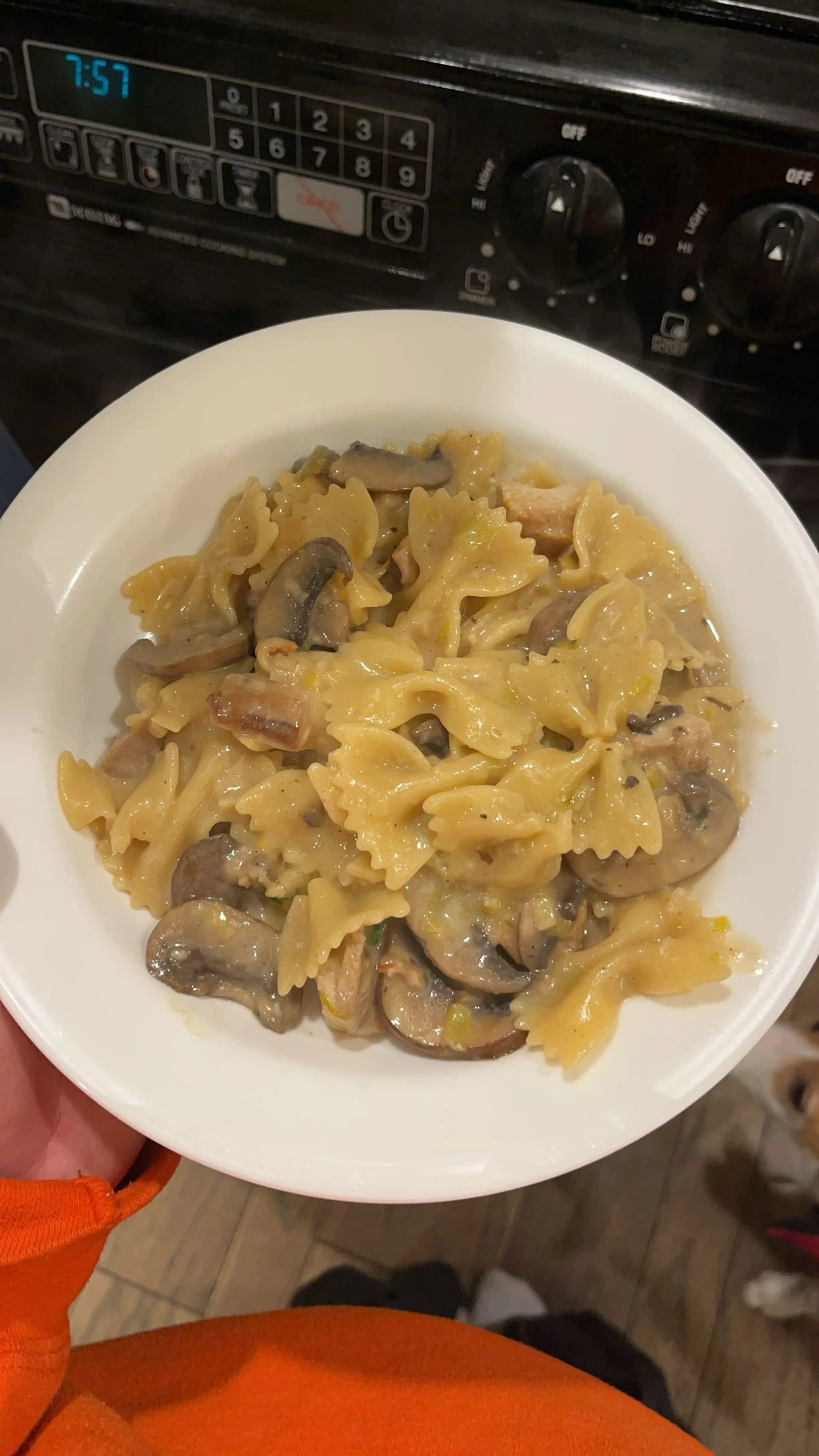 One-Pot White Wine Pasta with Mushrooms and Leeks