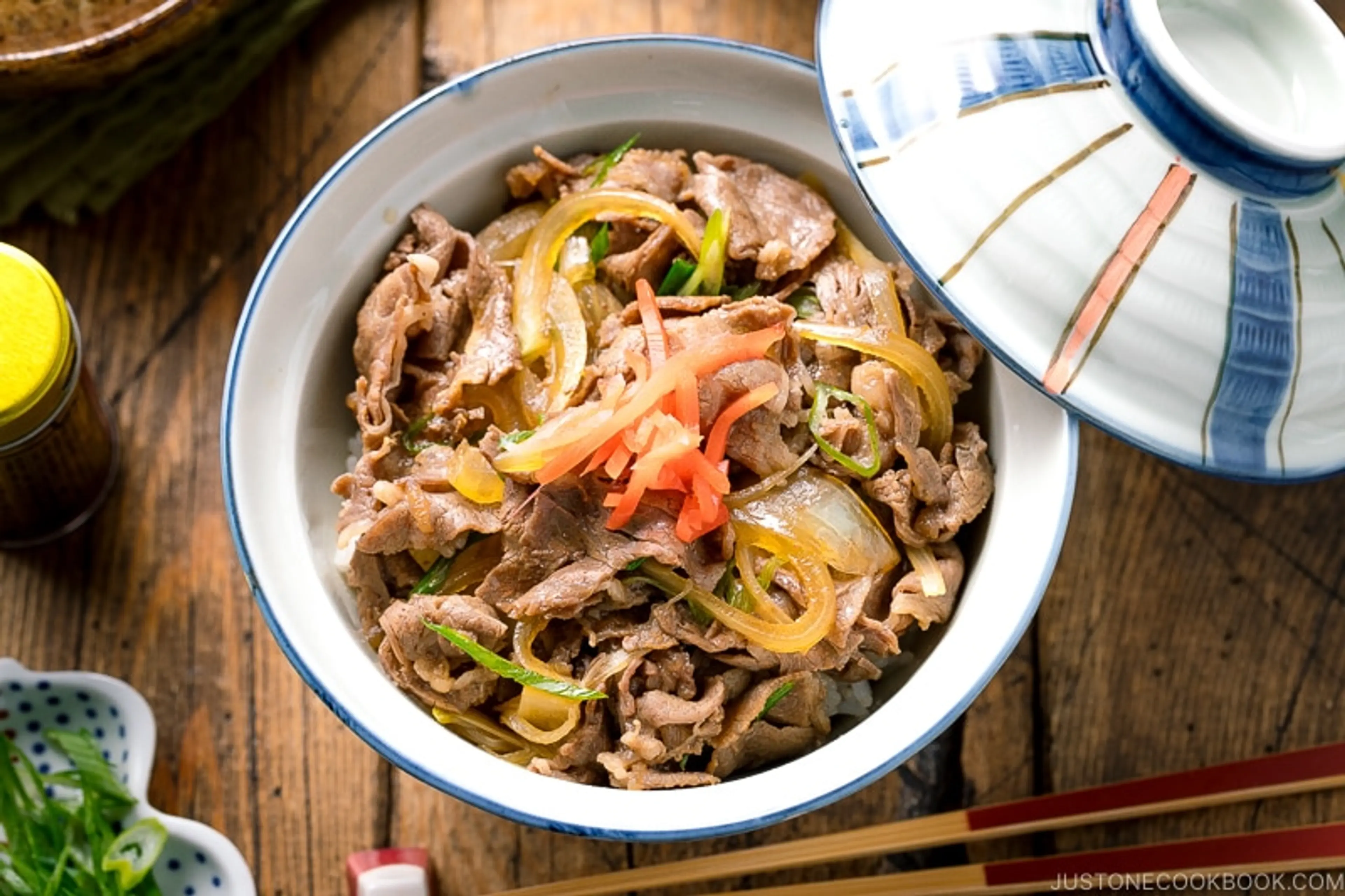 Gyudon (Japanese Beef Rice Bowl)