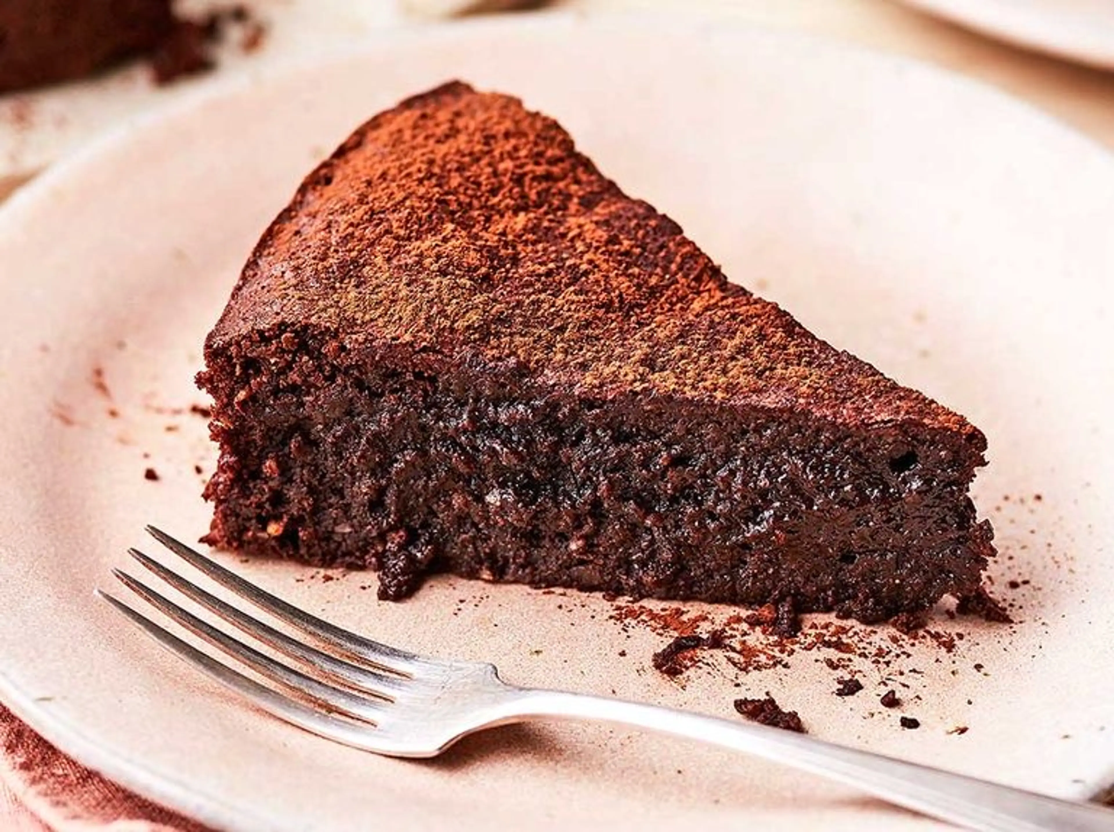 Flourless chocolate & almond cake