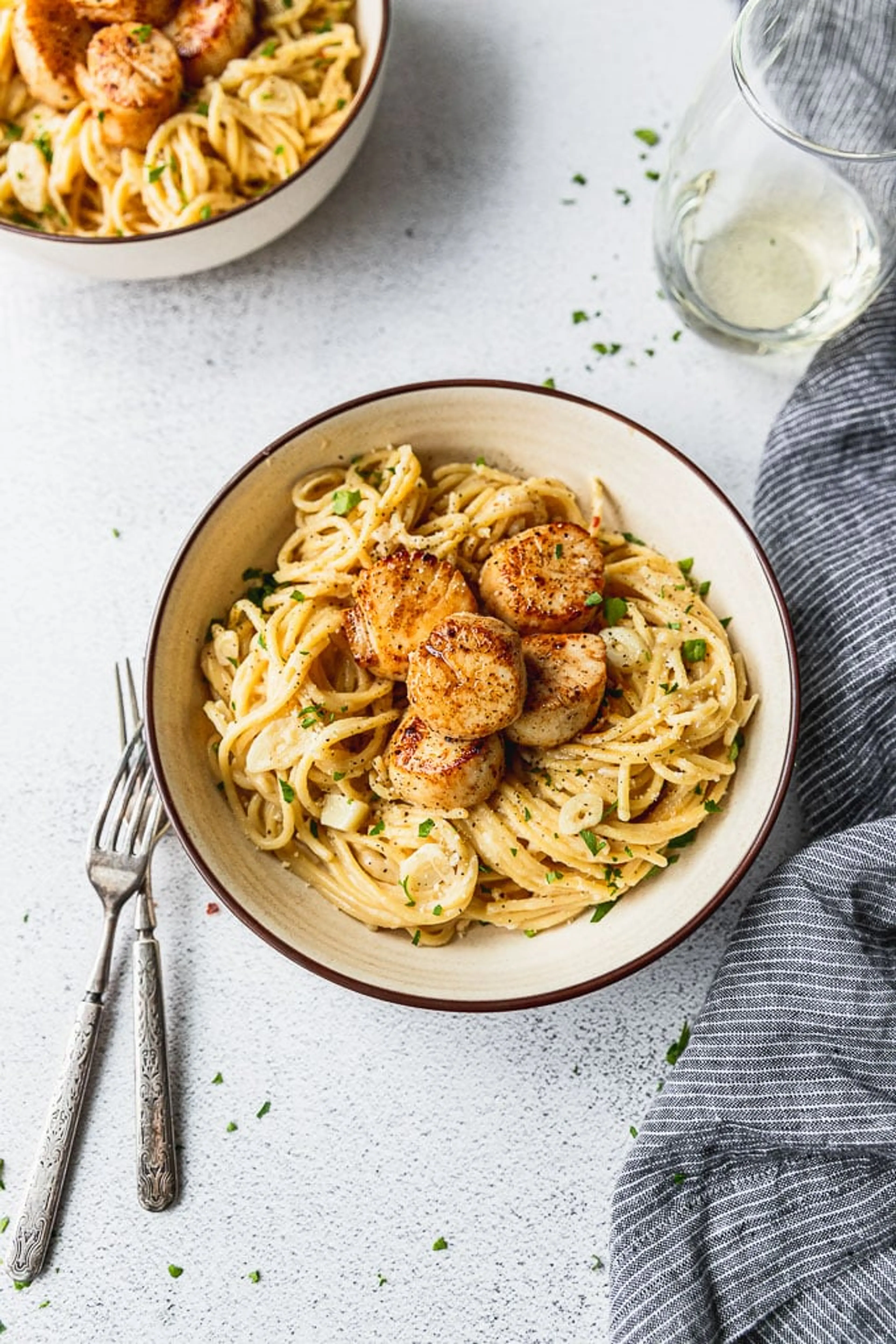 Creamy Garlic Pasta with Pan Seared Scallops