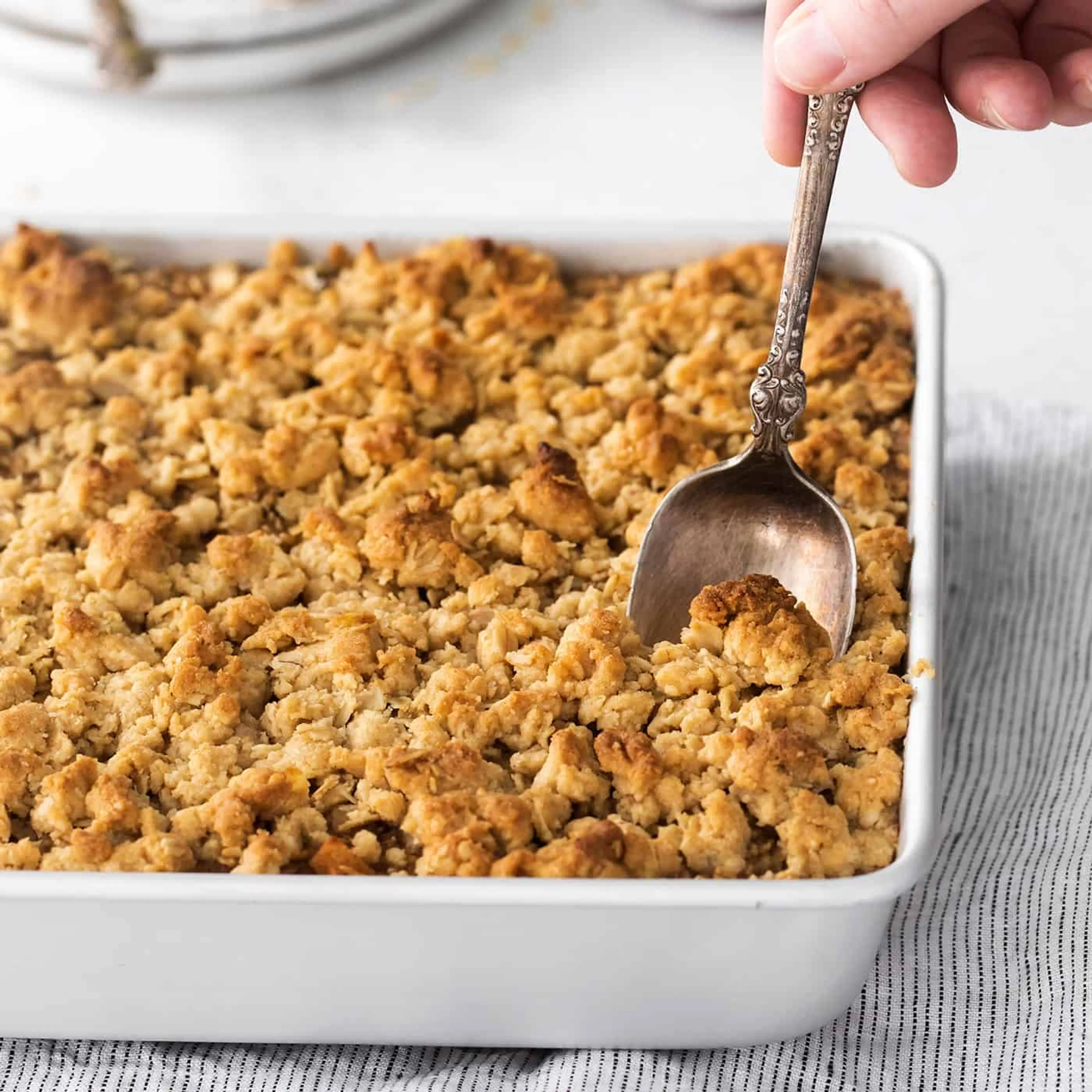 Overnight Baked Apple Oatmeal with Crunchy Brown Sugar Streu