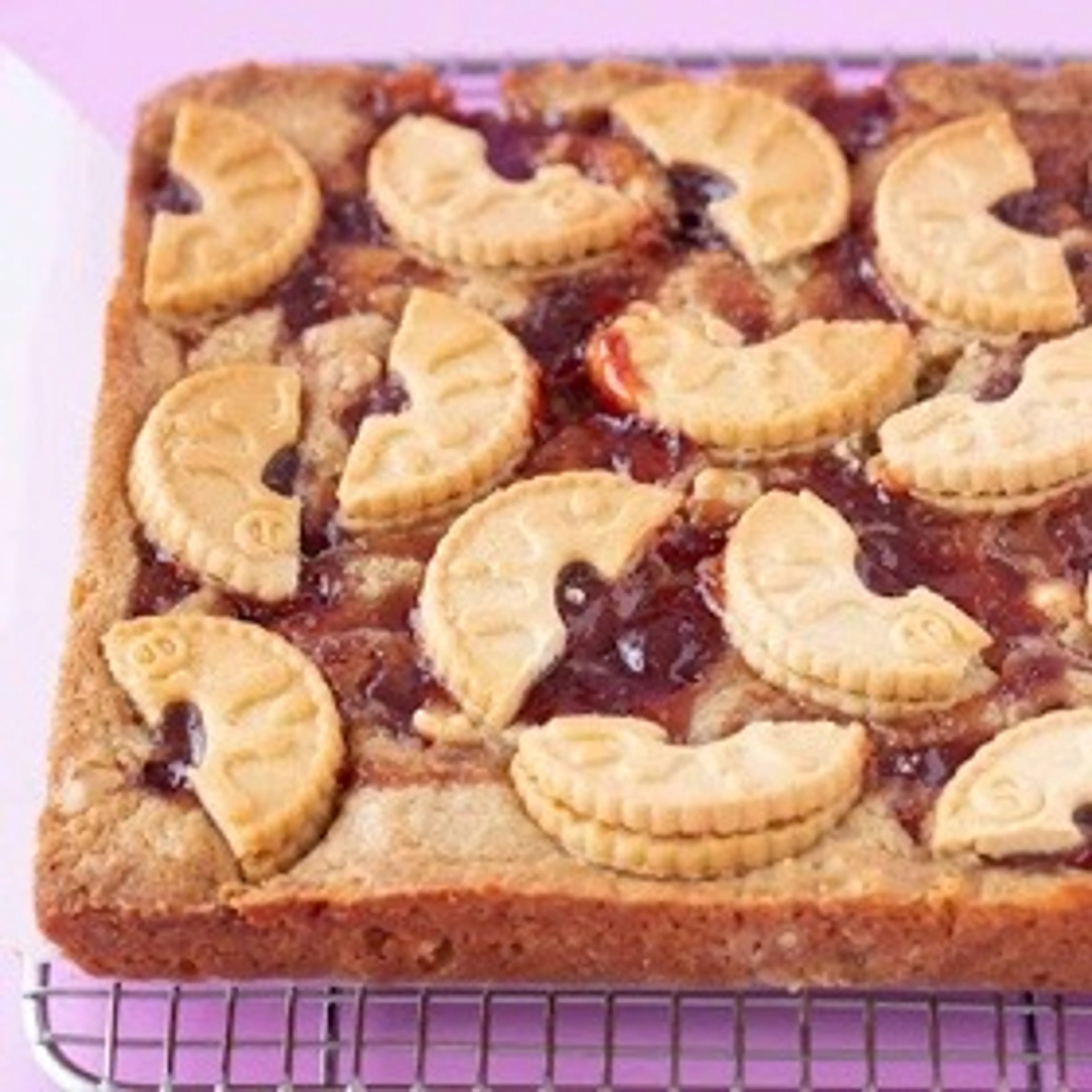 Jammie Dodger Blondies (Quick & Easy)