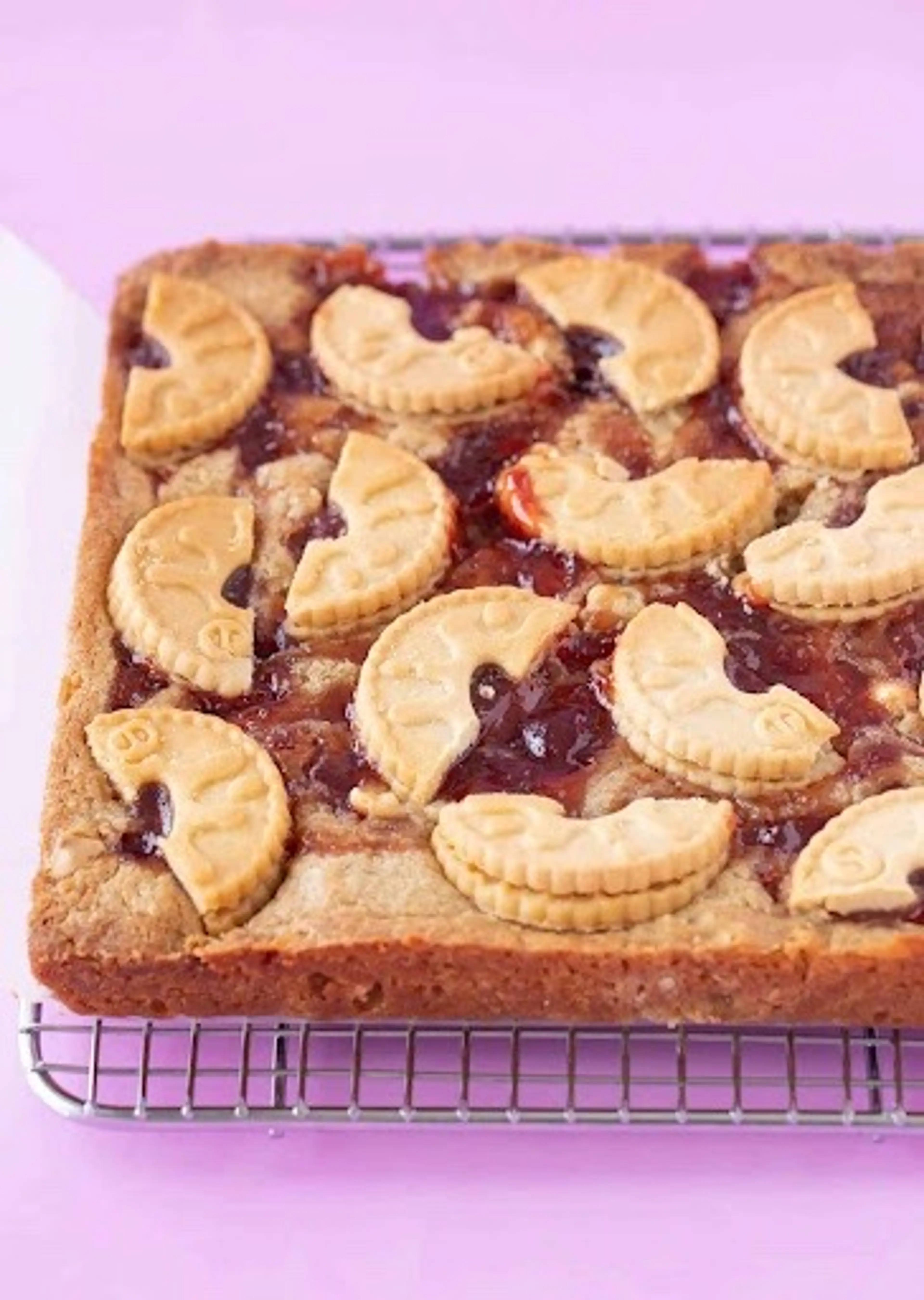 Jammie Dodger Blondies (Quick & Easy)