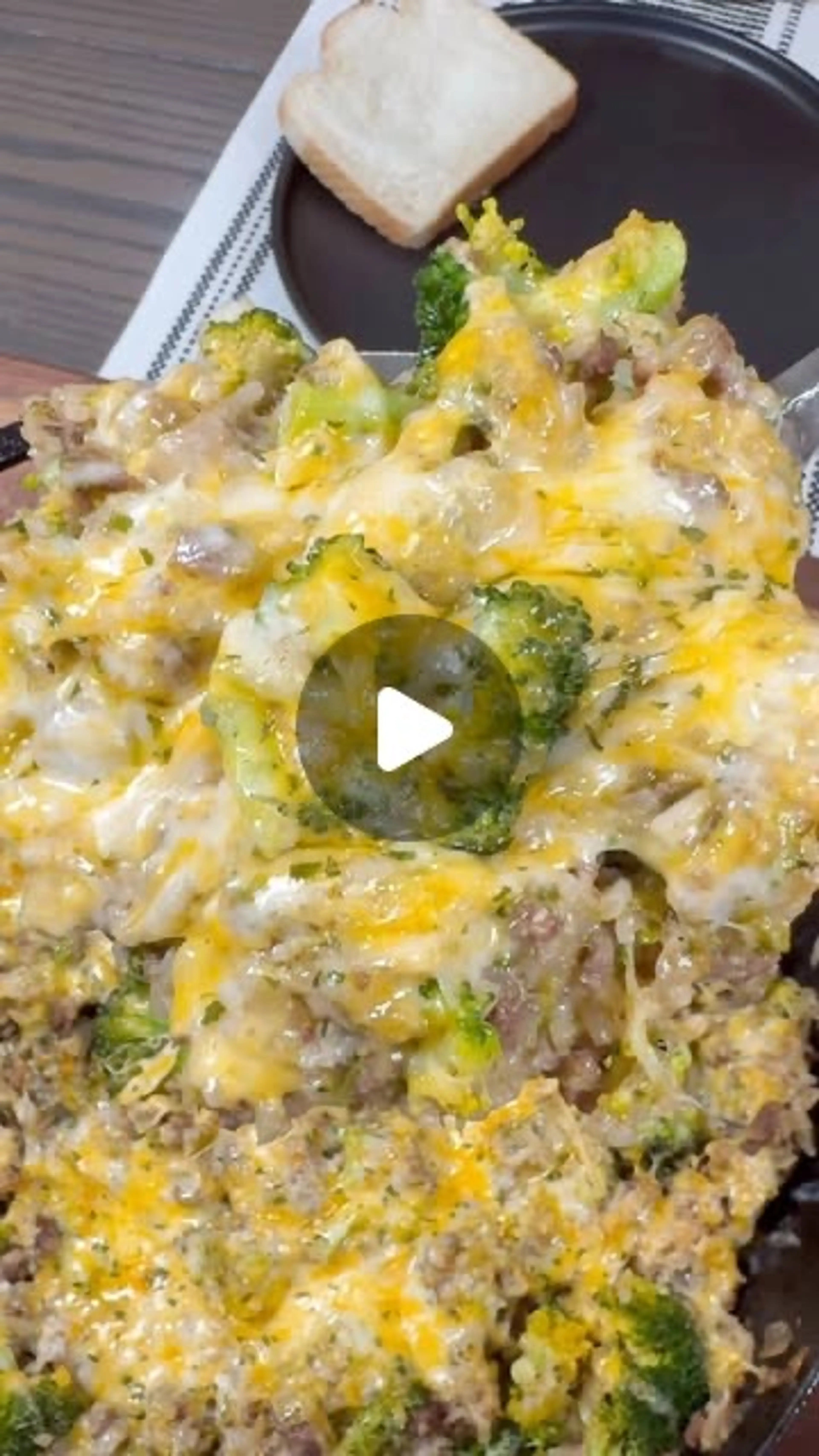 Cheesy Beef, Broccoli, and Rice Is an Easy One Pan Dinner Th